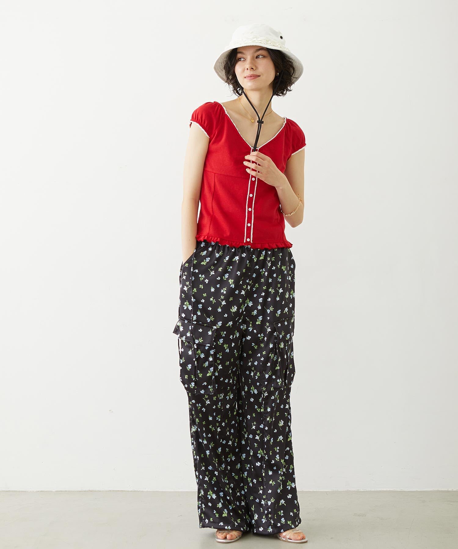 FLORAL PATTERN SATIN CARGO PANTS