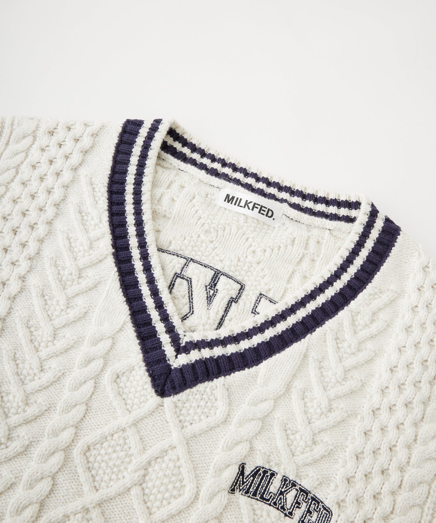 MILKFED. PATCH V-NECK KNIT