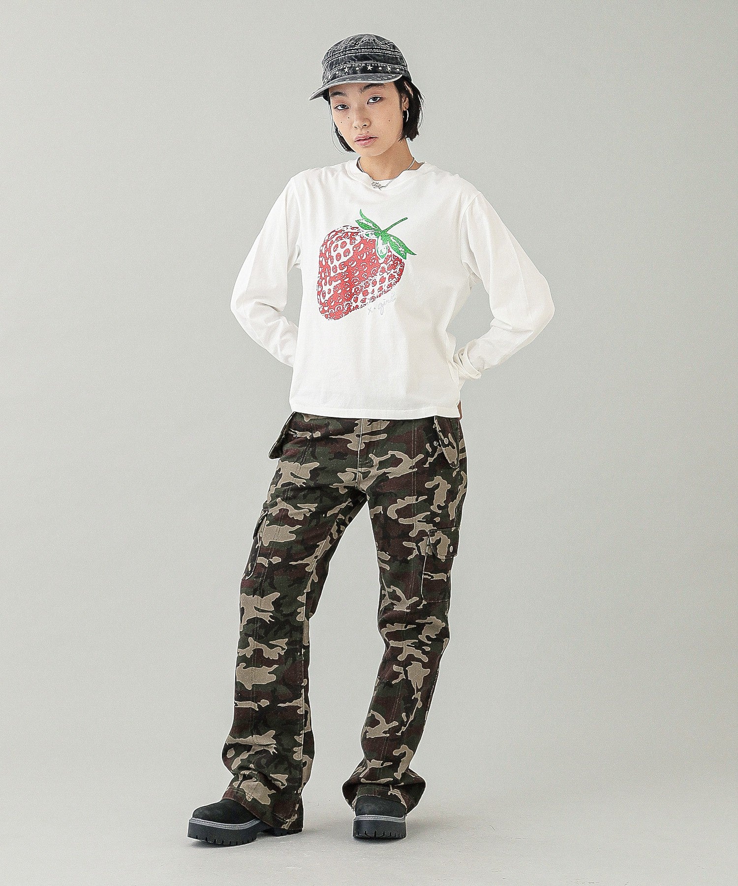 LOW RISE HIP LOGO PANTS