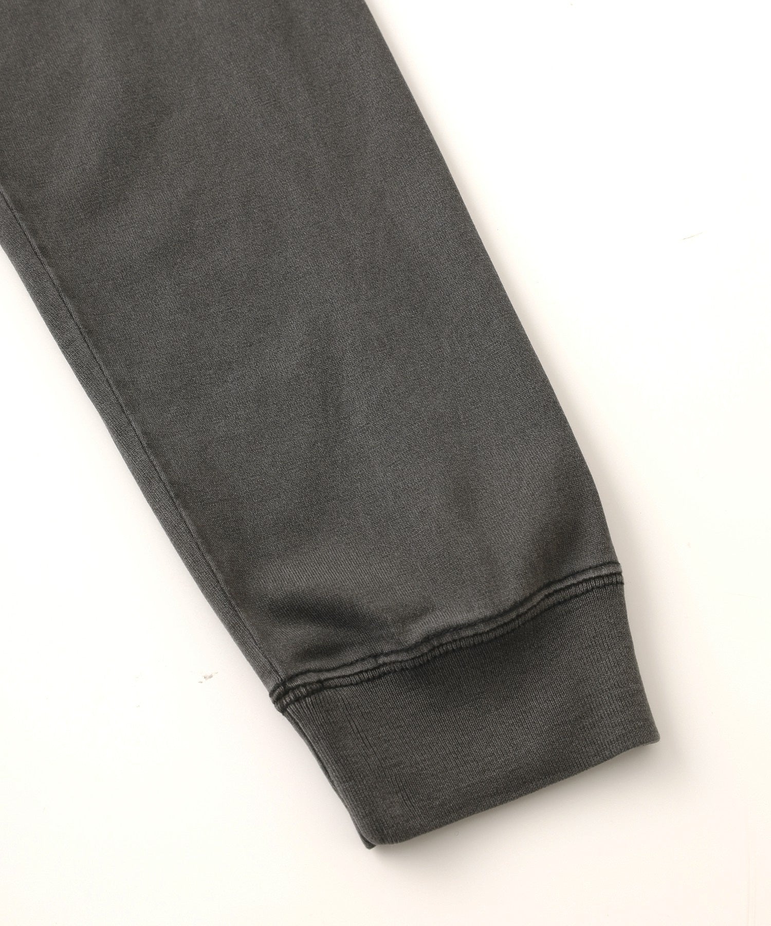 PIGMENT DYED FACE AND LOGO SQUARE PATCH L/S TEE