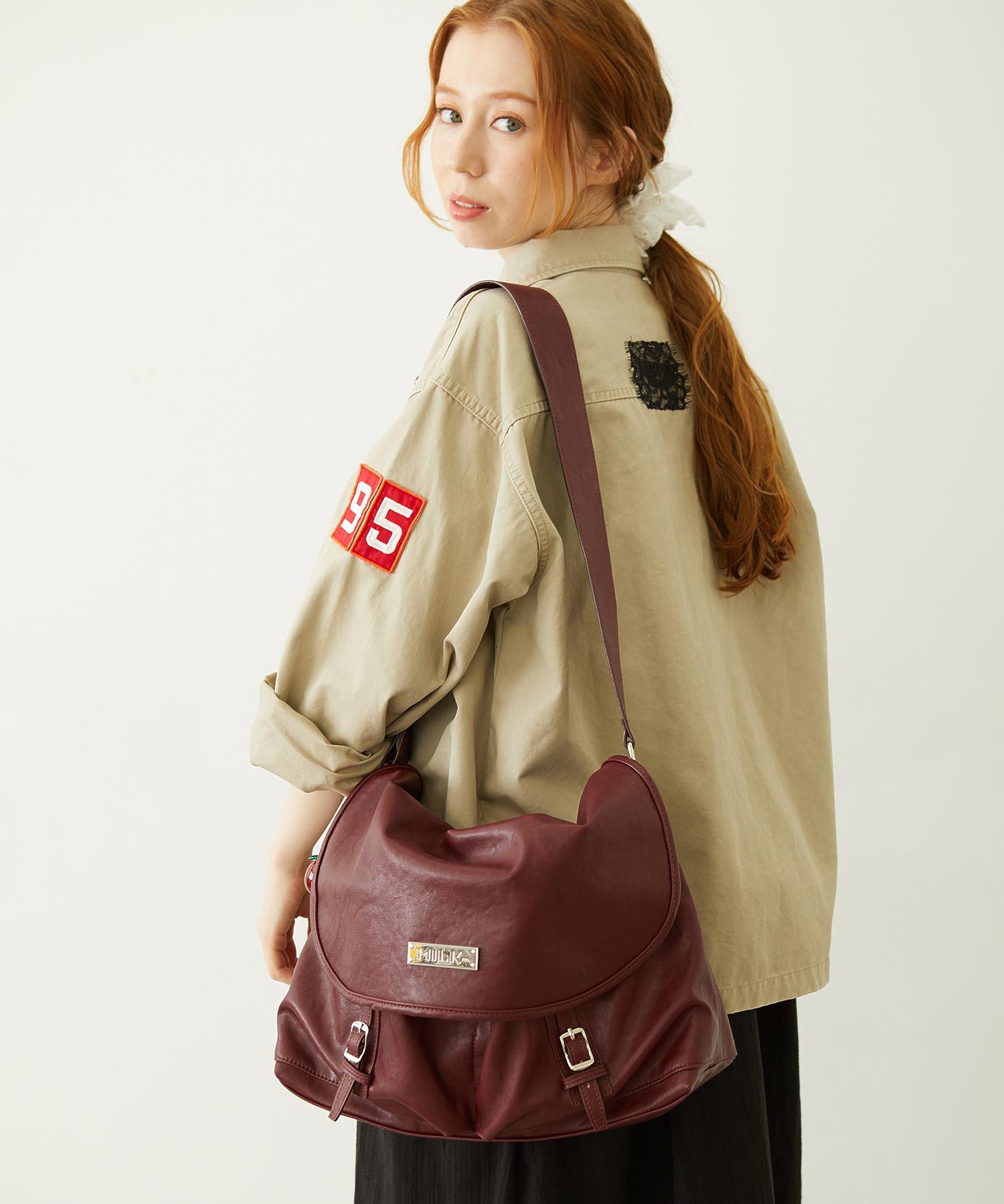 BAR LOGO MESSENGER BAG