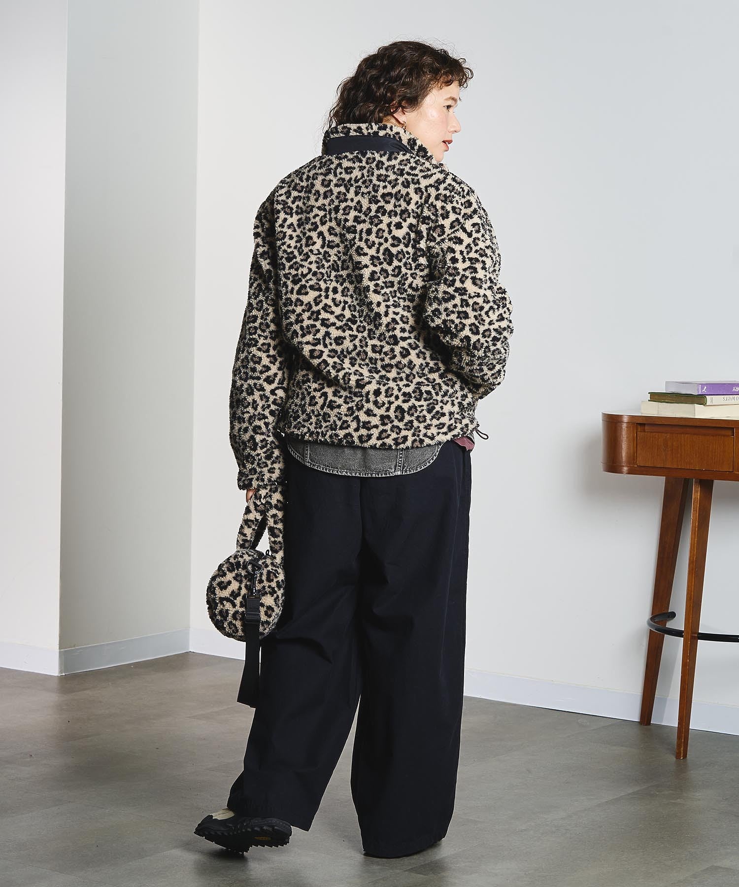 DENIM/BACK SATIN PANTS