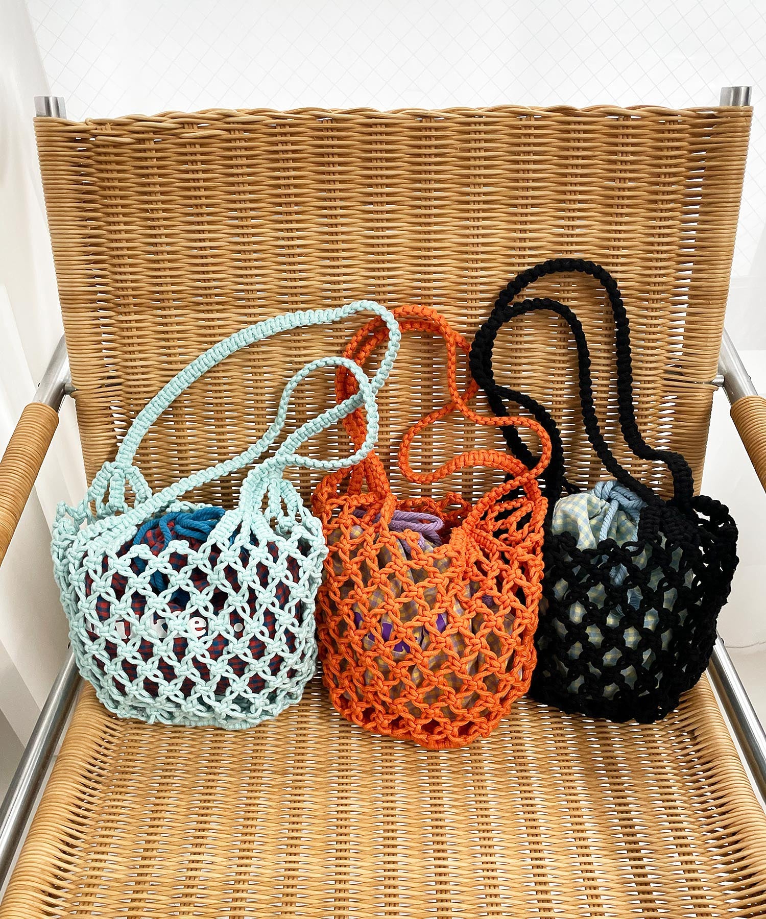 KNITTED GINGHAM BAG