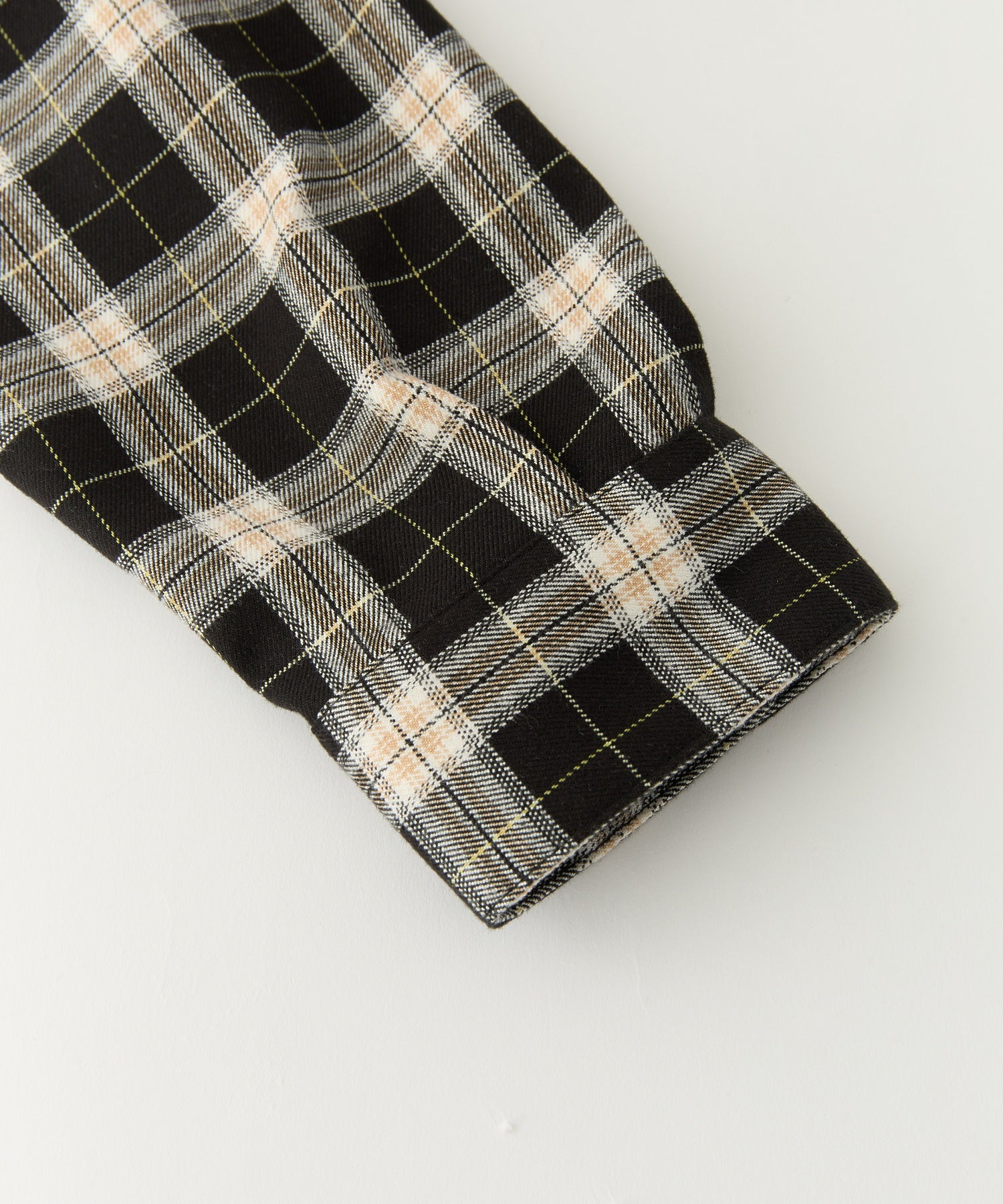 HEART ELBOW PATCH PLAID SHIRT