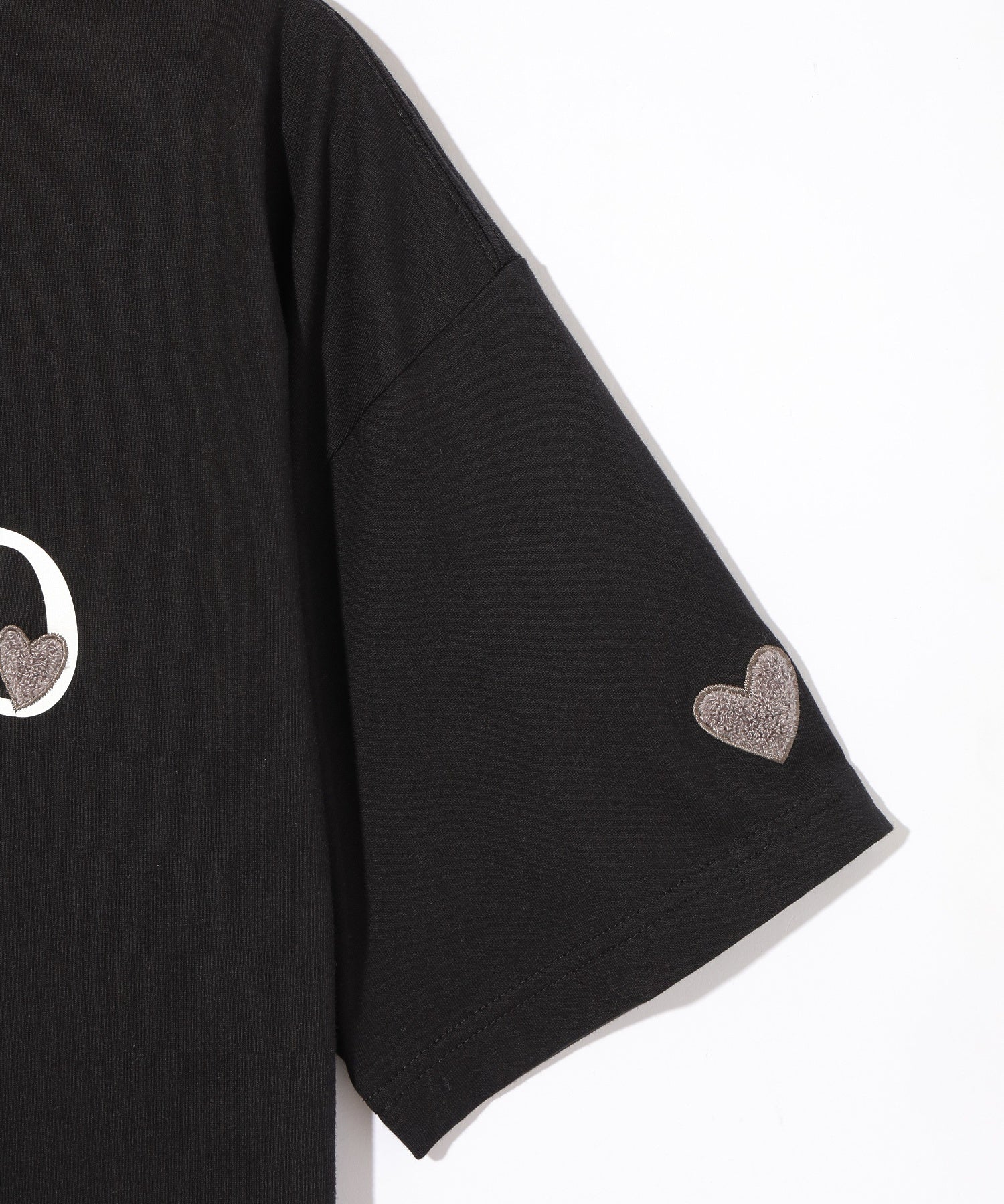 HEART EMBROIDERED LOGO WIDE S/S TEE