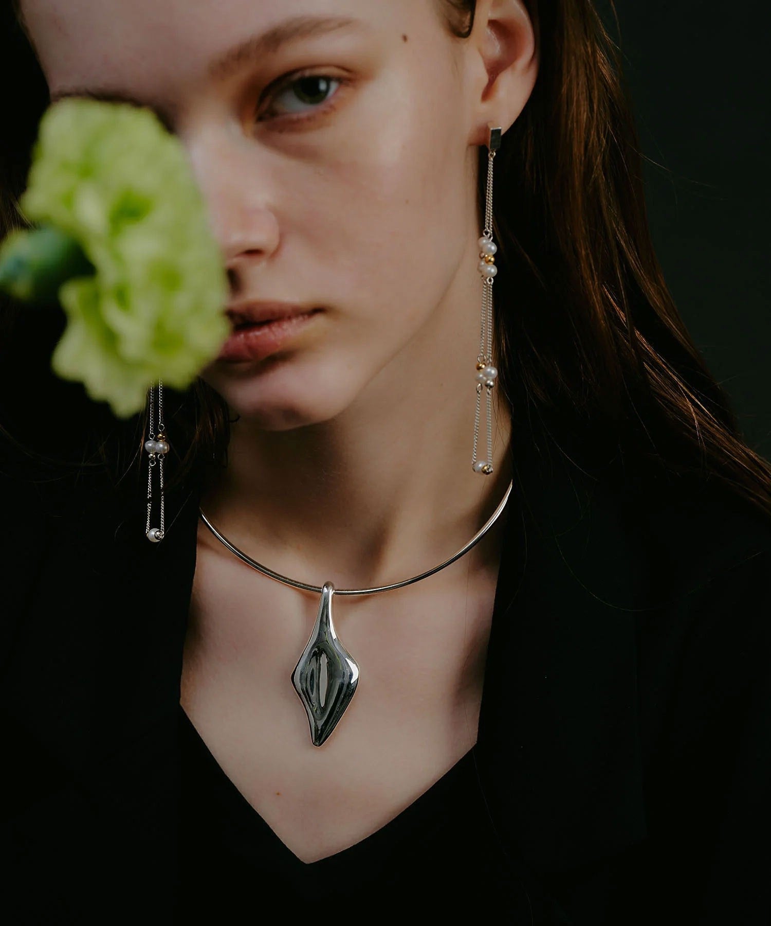 loni/LEAF PLATE CHOKER
