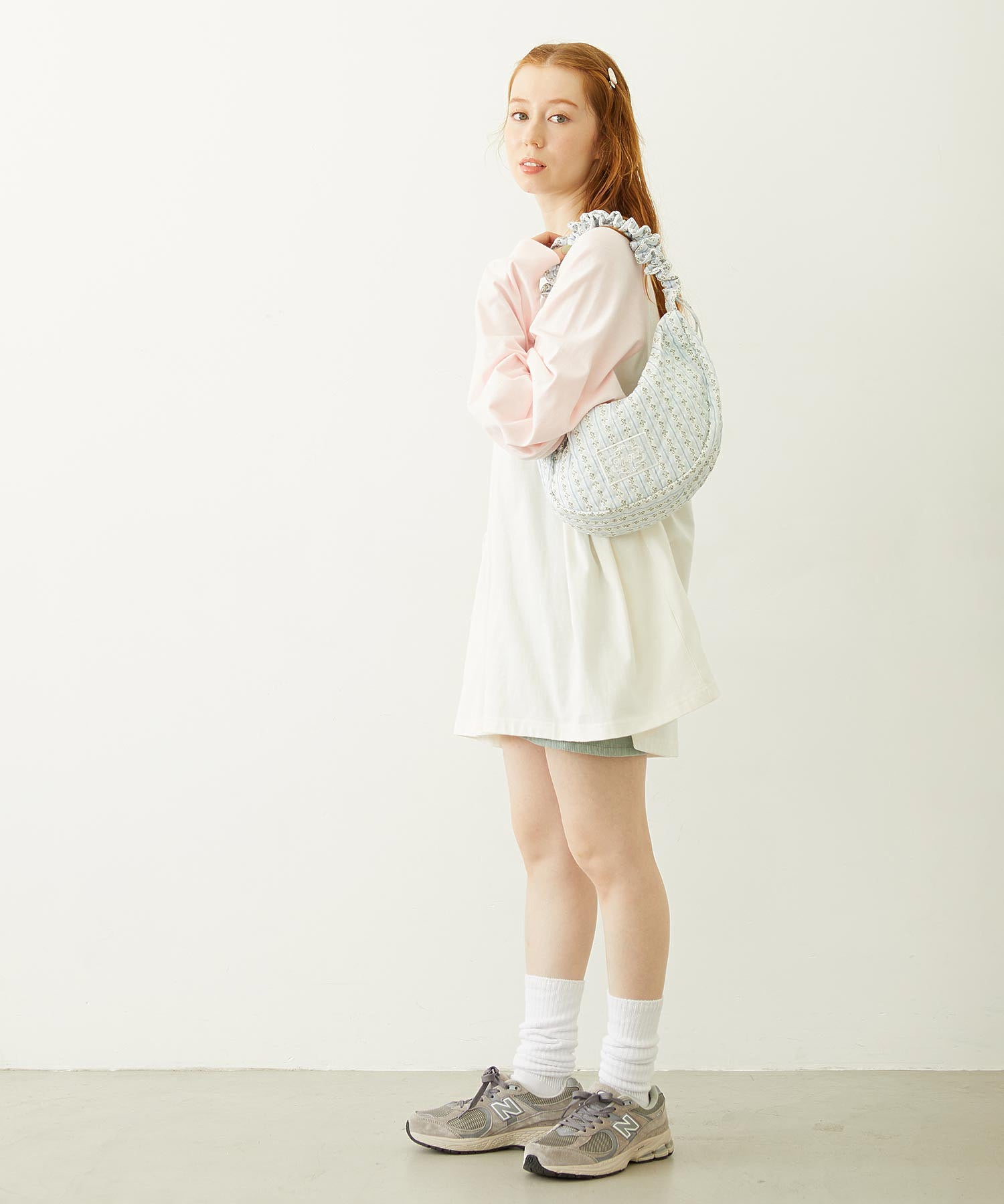 STRIPED FLOWER QUILTED SHOULDER BAG