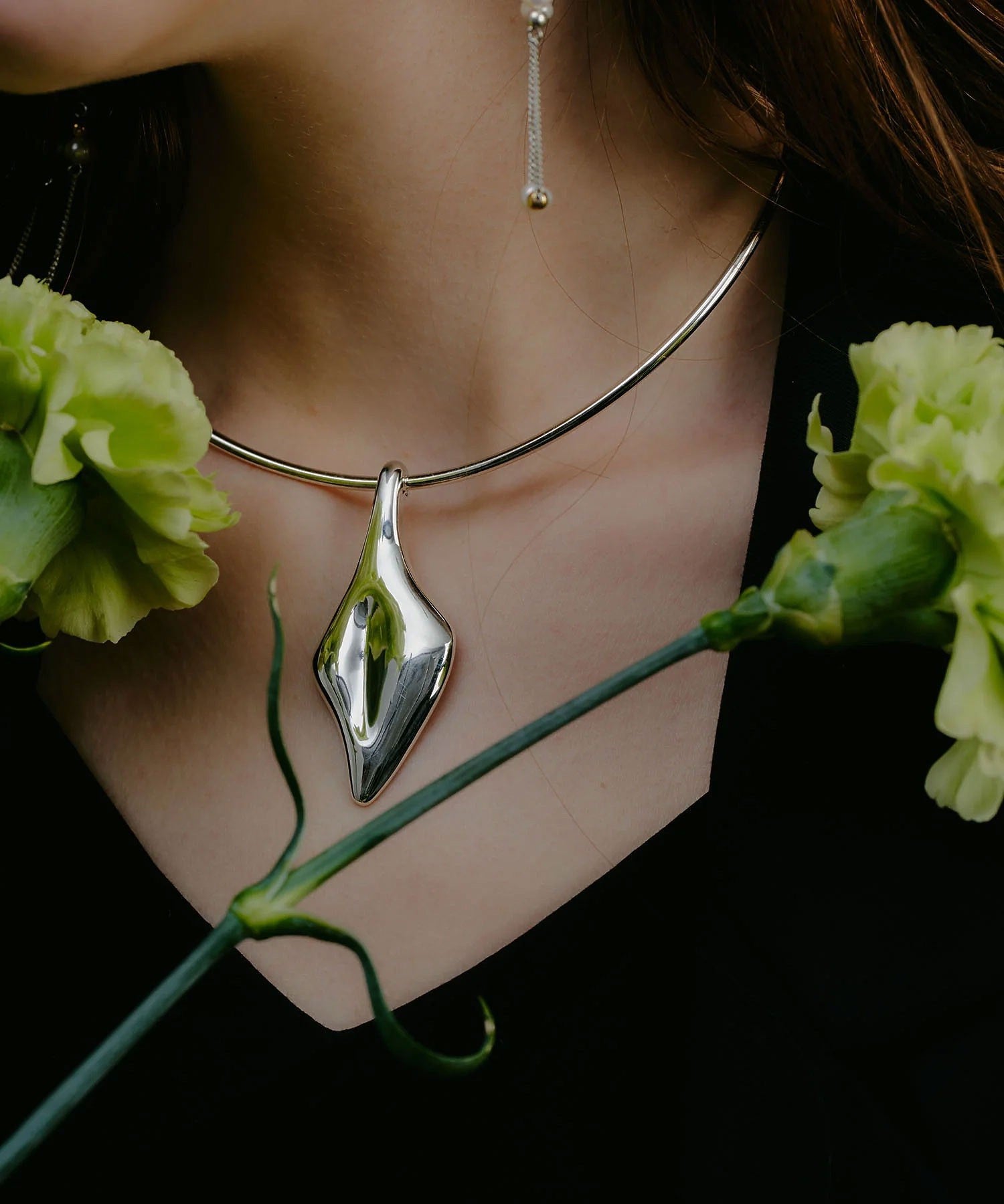 loni/LEAF PLATE CHOKER