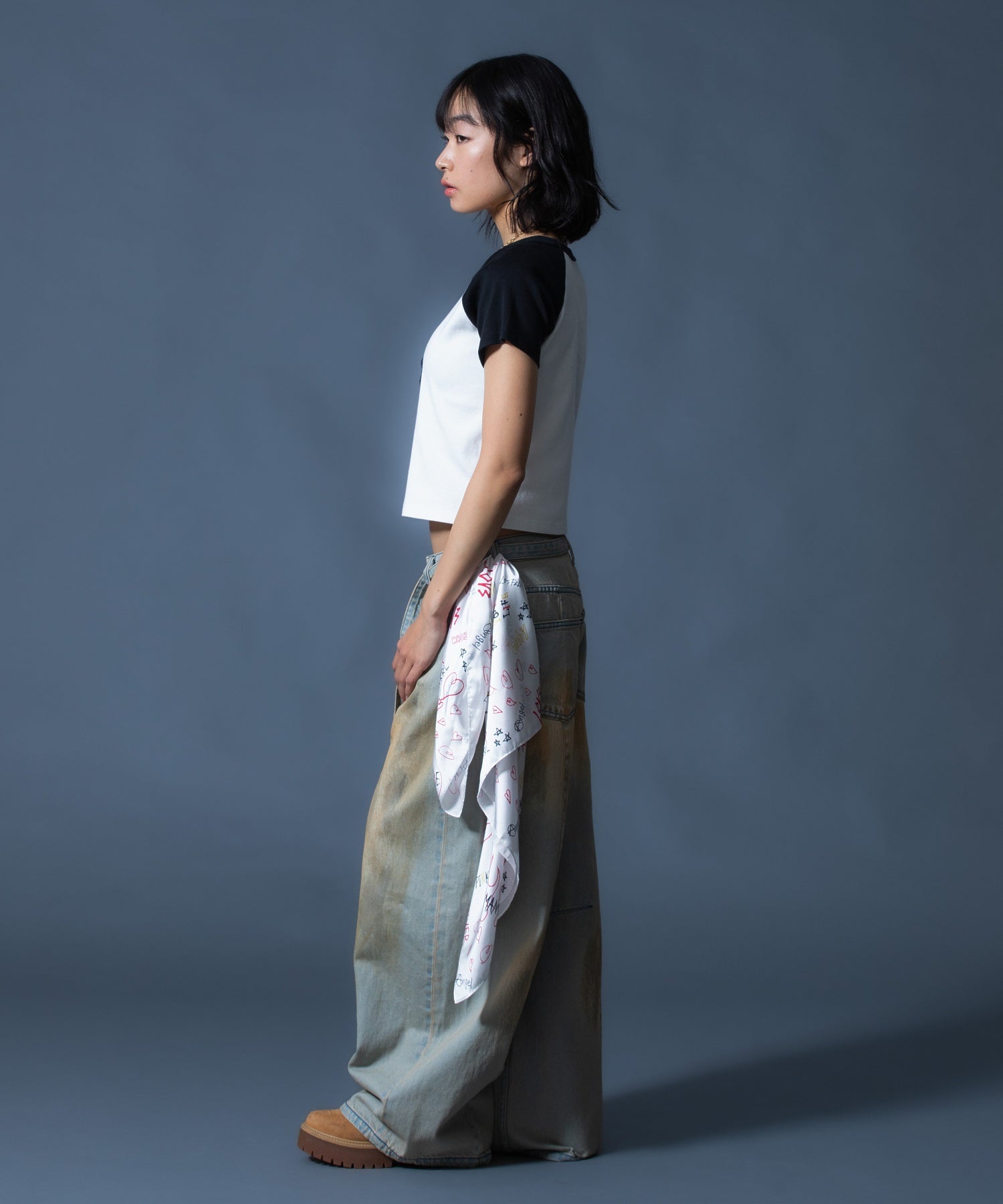 FADED FACE LABEL WIDE BAGGY DENIM PANTS
