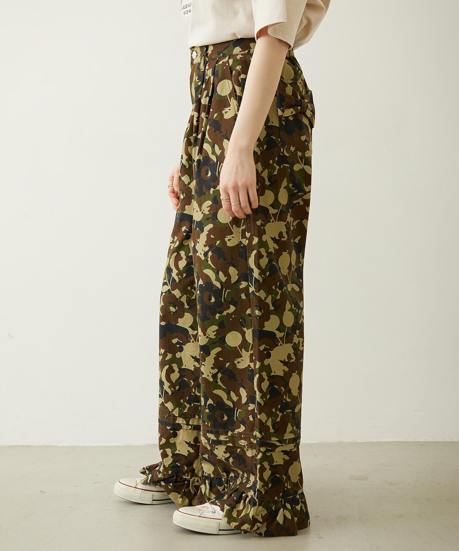 FRILL HEM CAMO PANTS