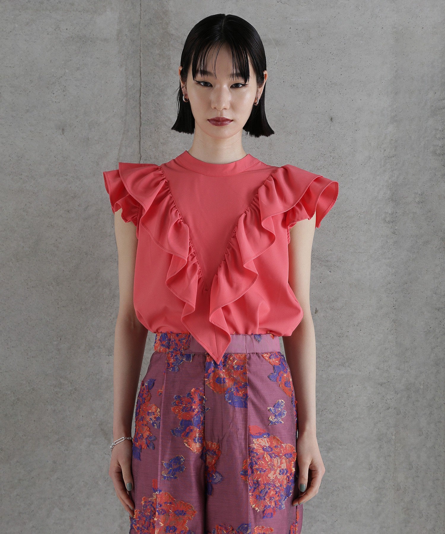 【WEB・一部店舗限定】2WAYフリルブラウス