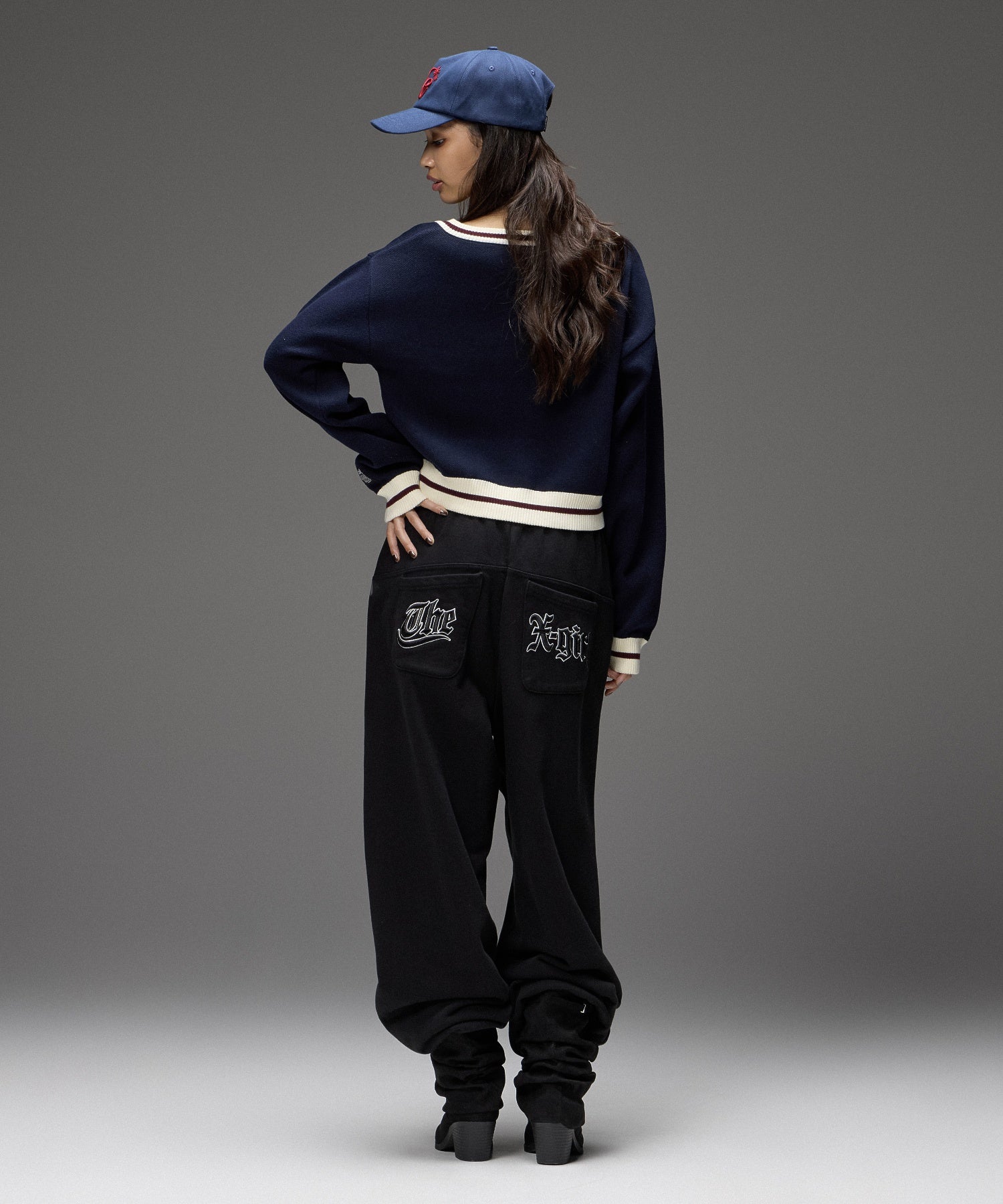 LOGO JACQUARD V-NECK KNIT TOP