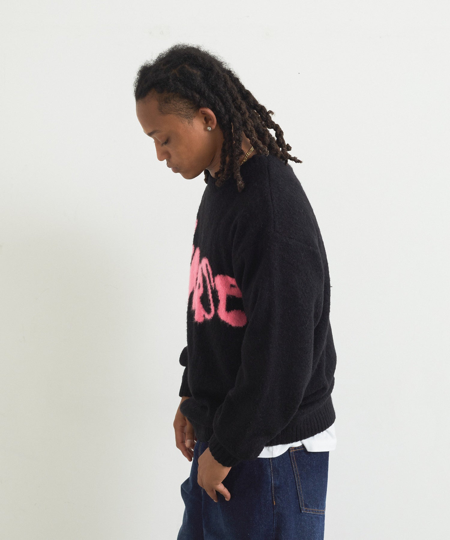 FLUID LETTERING CREW SWEATER