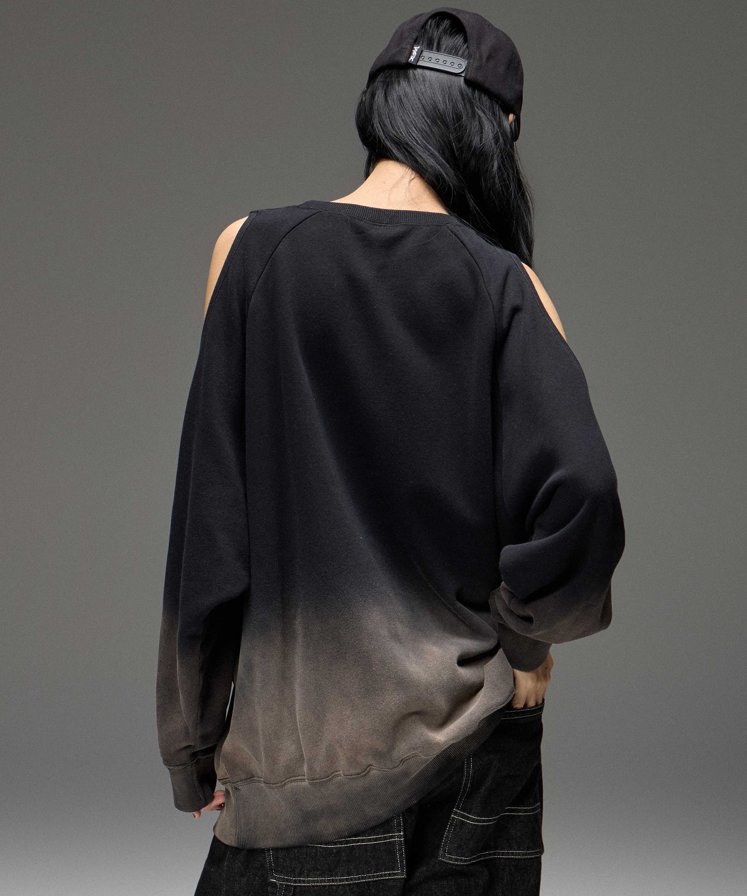 GRADIENT SPRAY OPEN-SHOULDER SWEATSHIRT