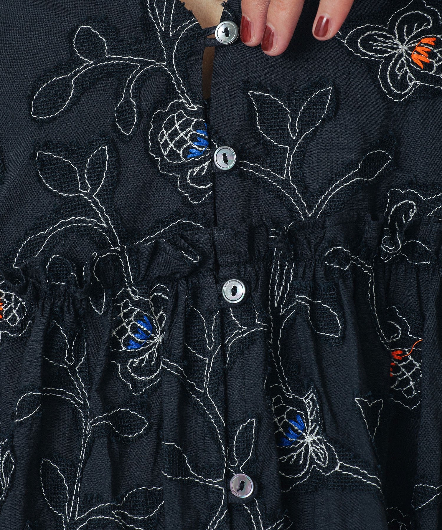 mag.by c/FLOWER EMBROIDERY MINI DRESS