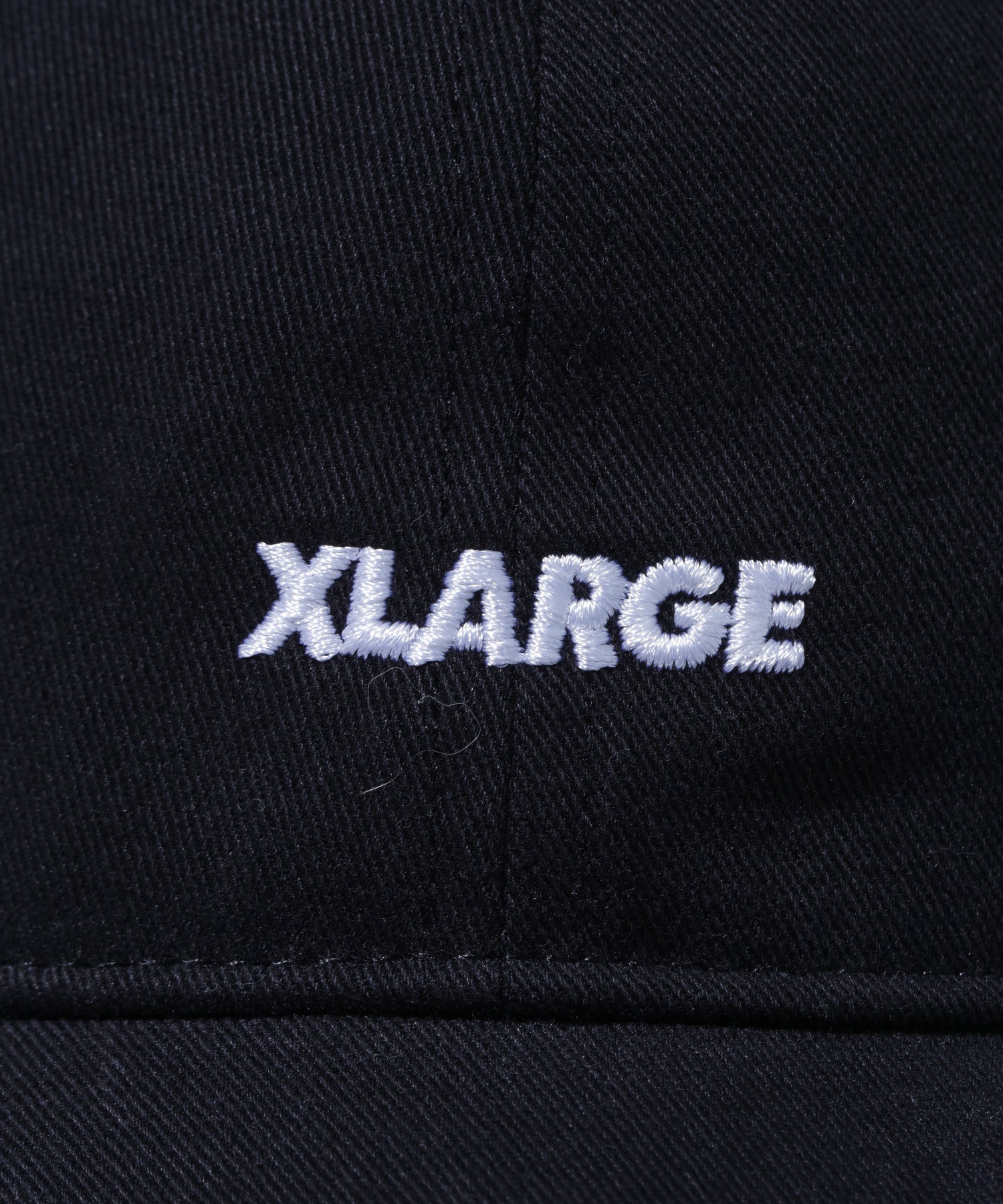 CURVED BRIM SMALL LOGO CAP