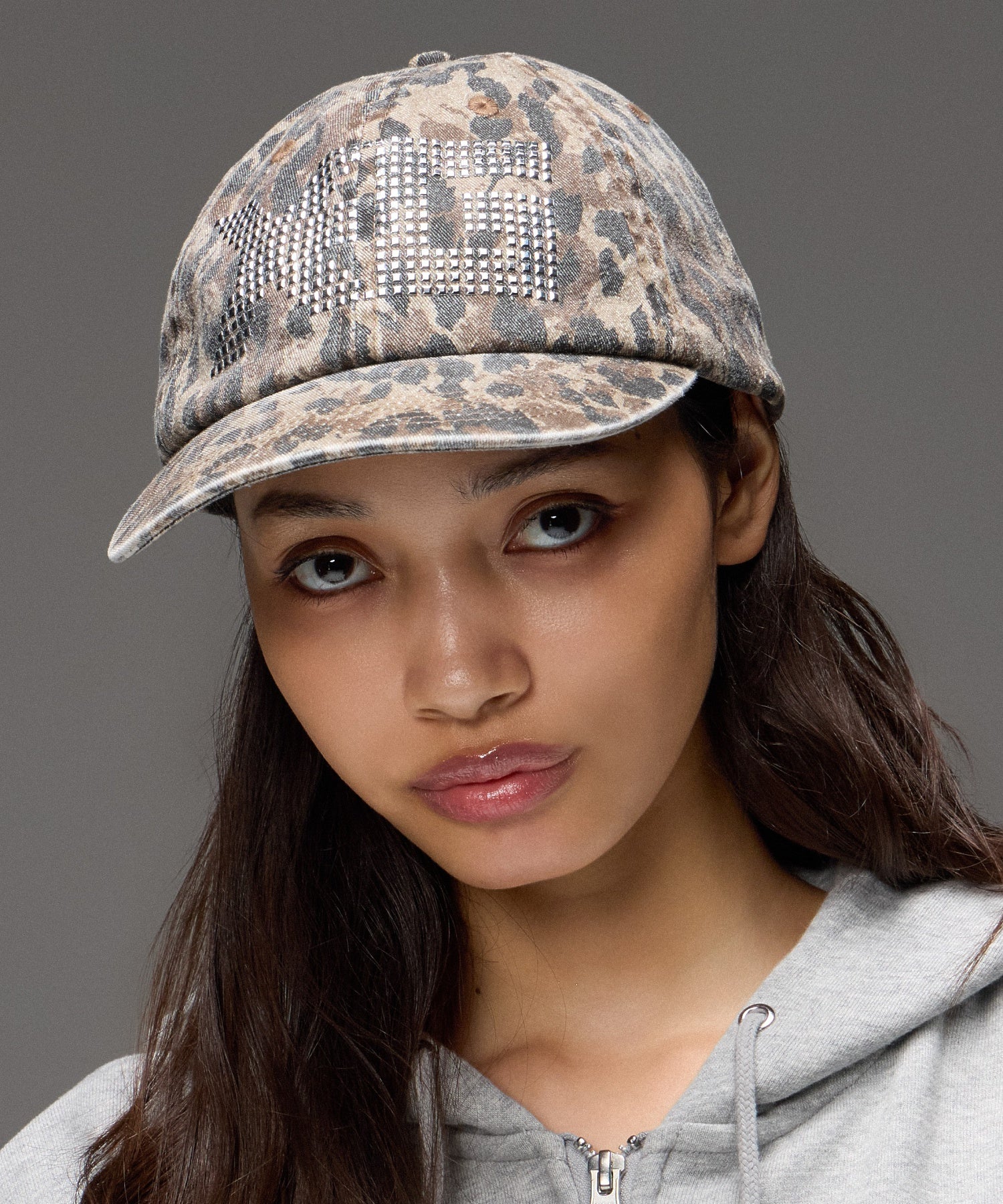 SQUARE STUDDED LOGO 6PANEL CAP