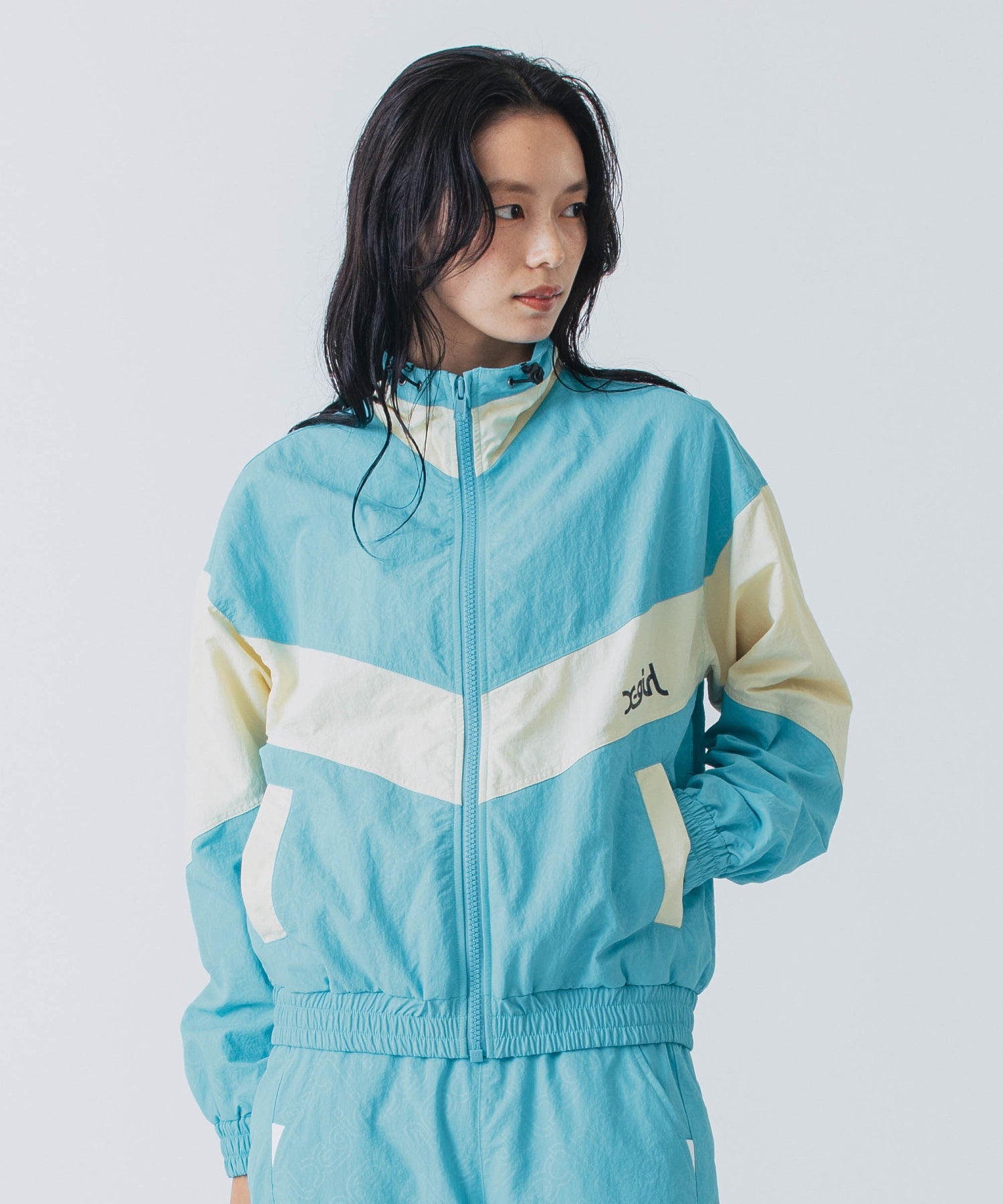 EMBOSSED WIND UP JACKET