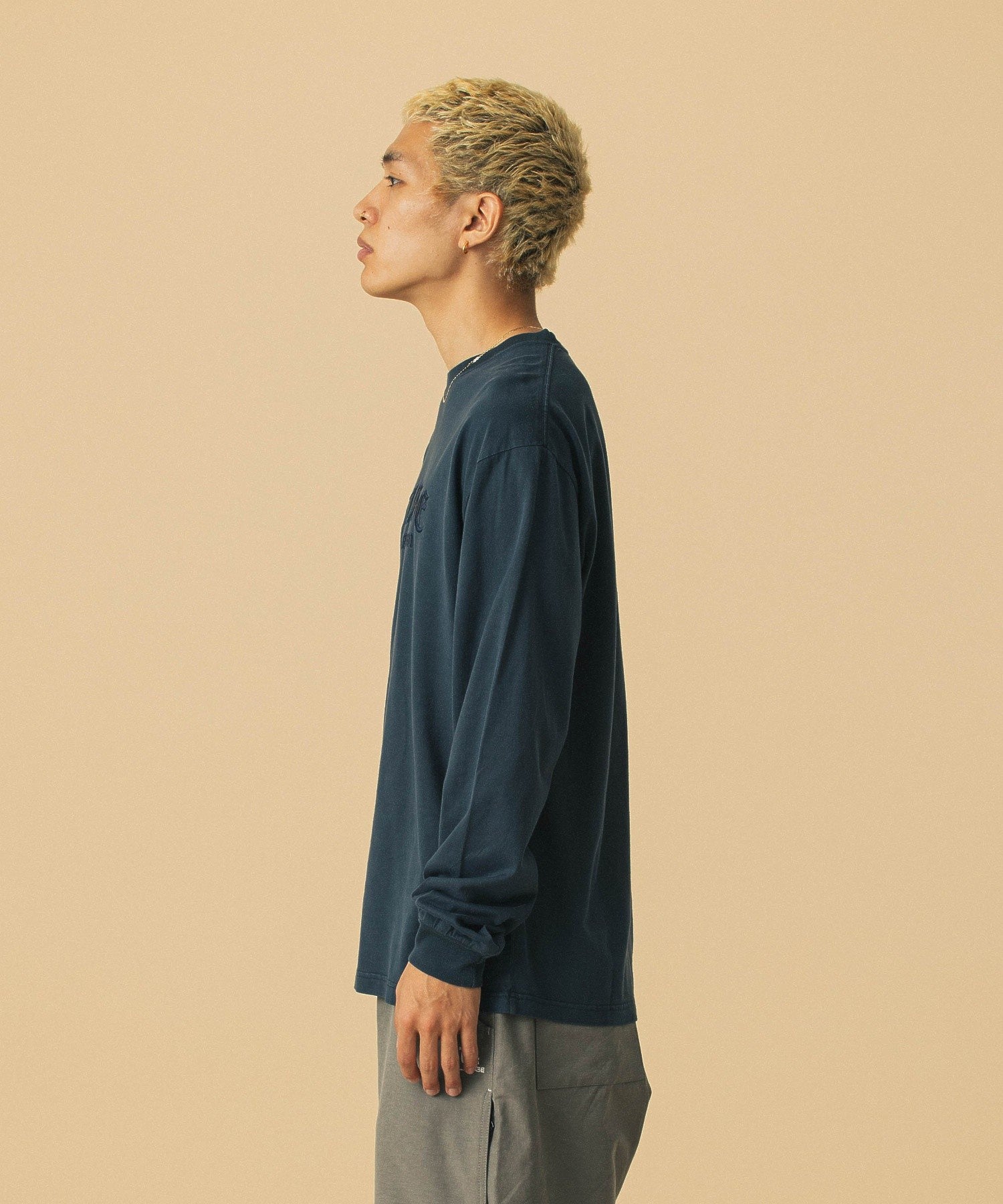 PIGMENT DYED OLD ENGLISH L/S TEE