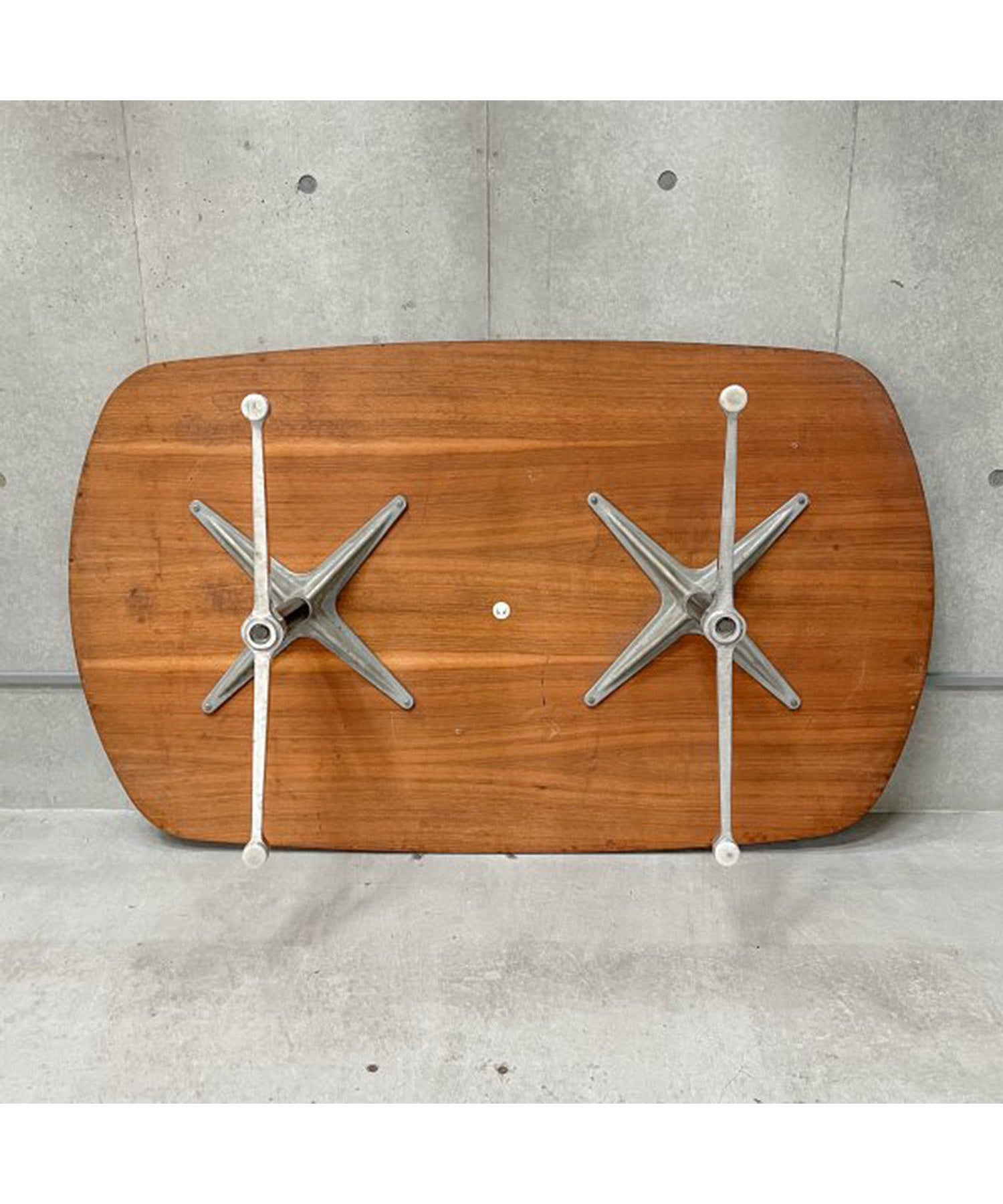 HermanMiller Eames Oval Top Coffee Table