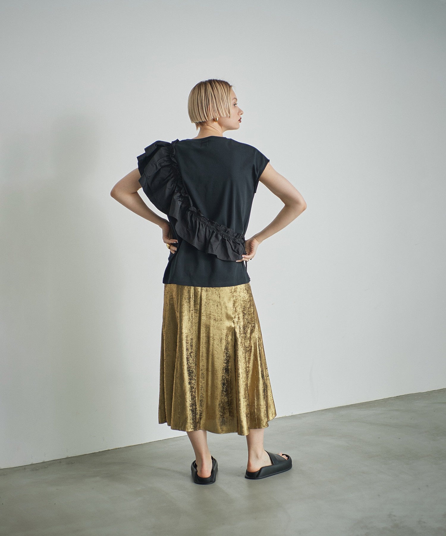 セミフレアメタリックスカート