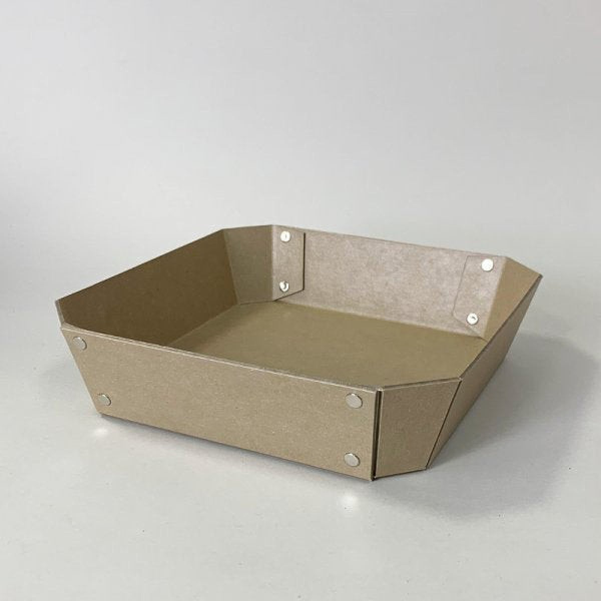 8_TRAY M
