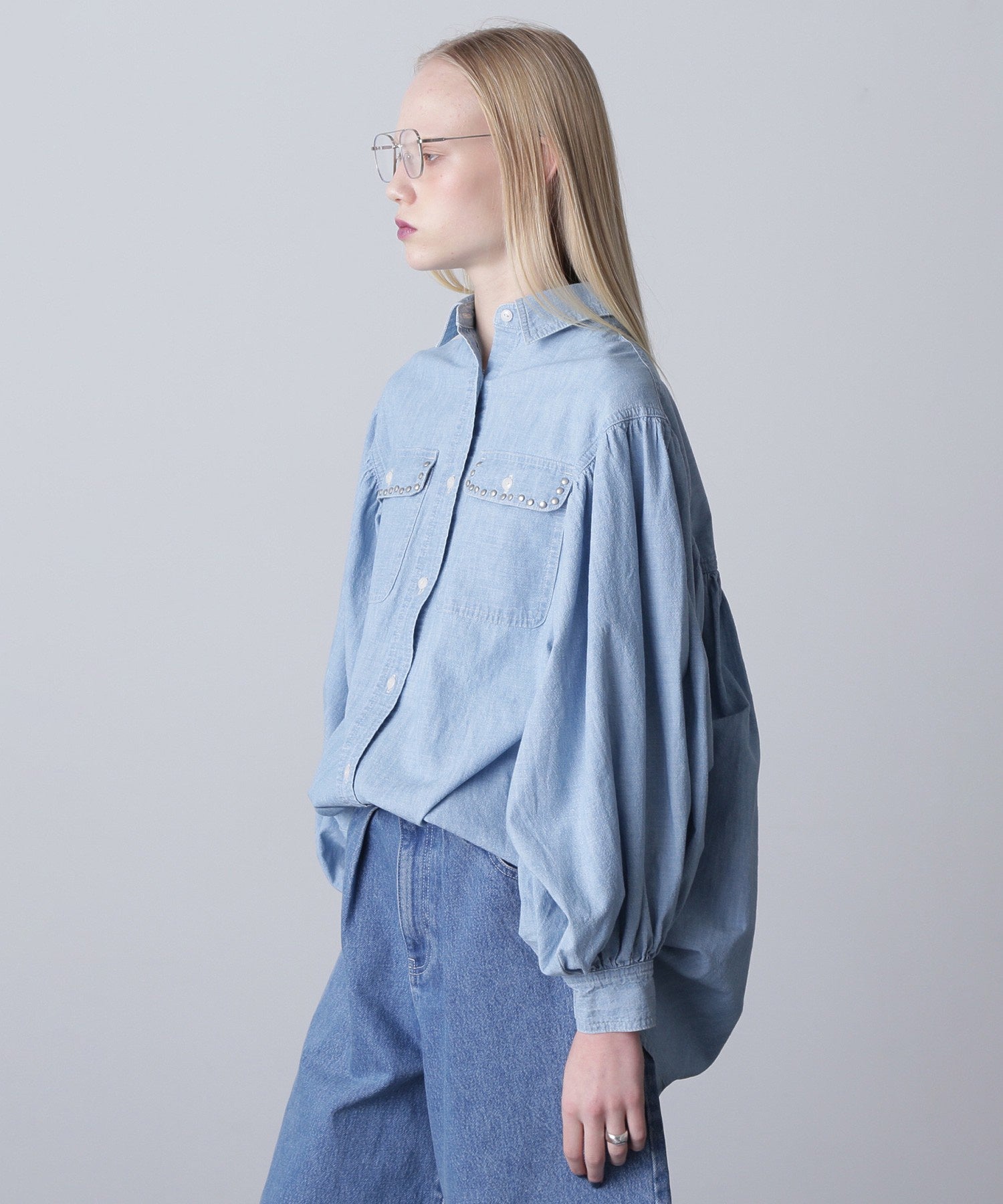 GENE HEAVENS/VOLUME SLEEVE DENIM SHIRT WITH STUDS