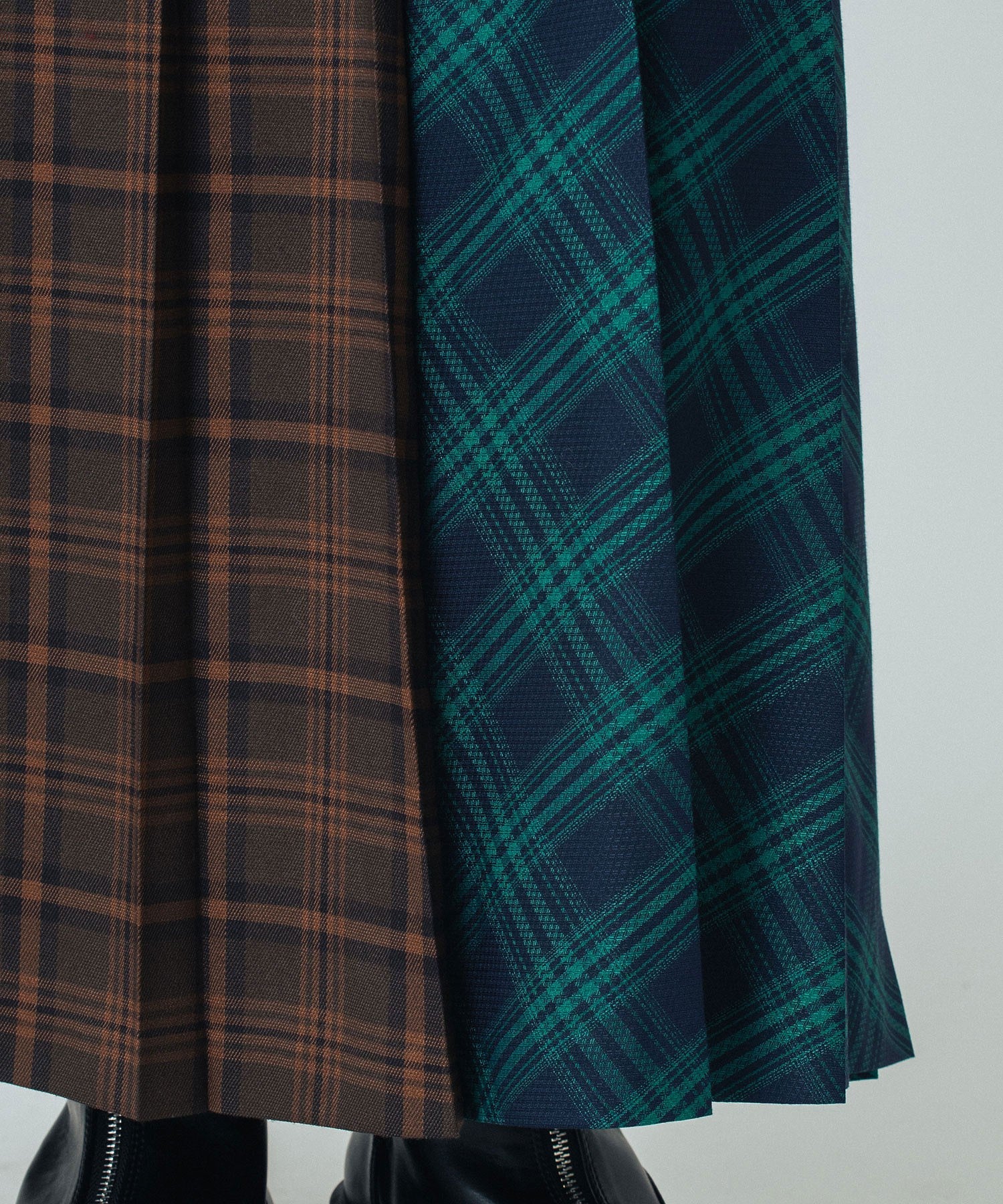 PLEATED LONG SKIRT