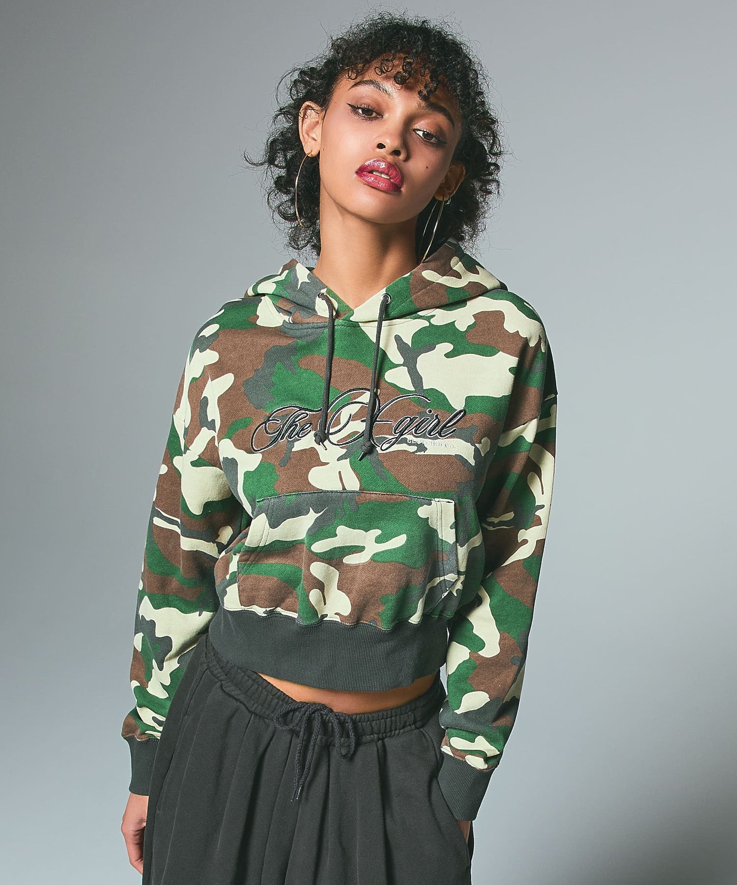 CURSIVE LOGO EMBROIDERY COMPACT SWEAT HOODIE