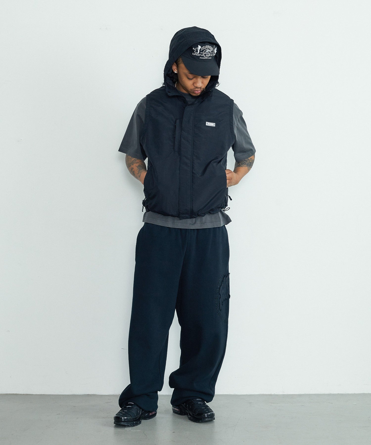 NYLON HOODED VEST