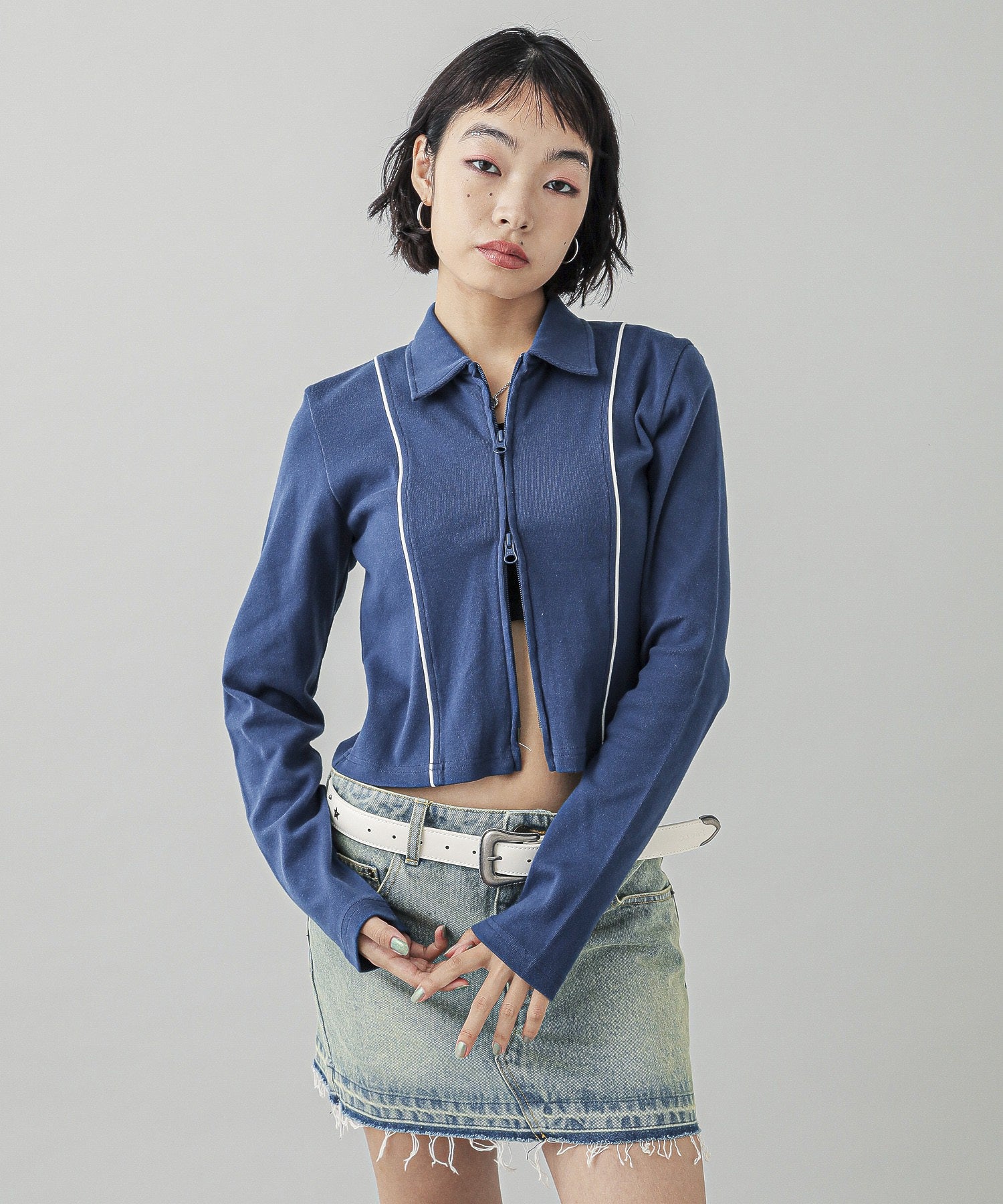 ONE POINT BUTTERFLY ZIP UP TOP