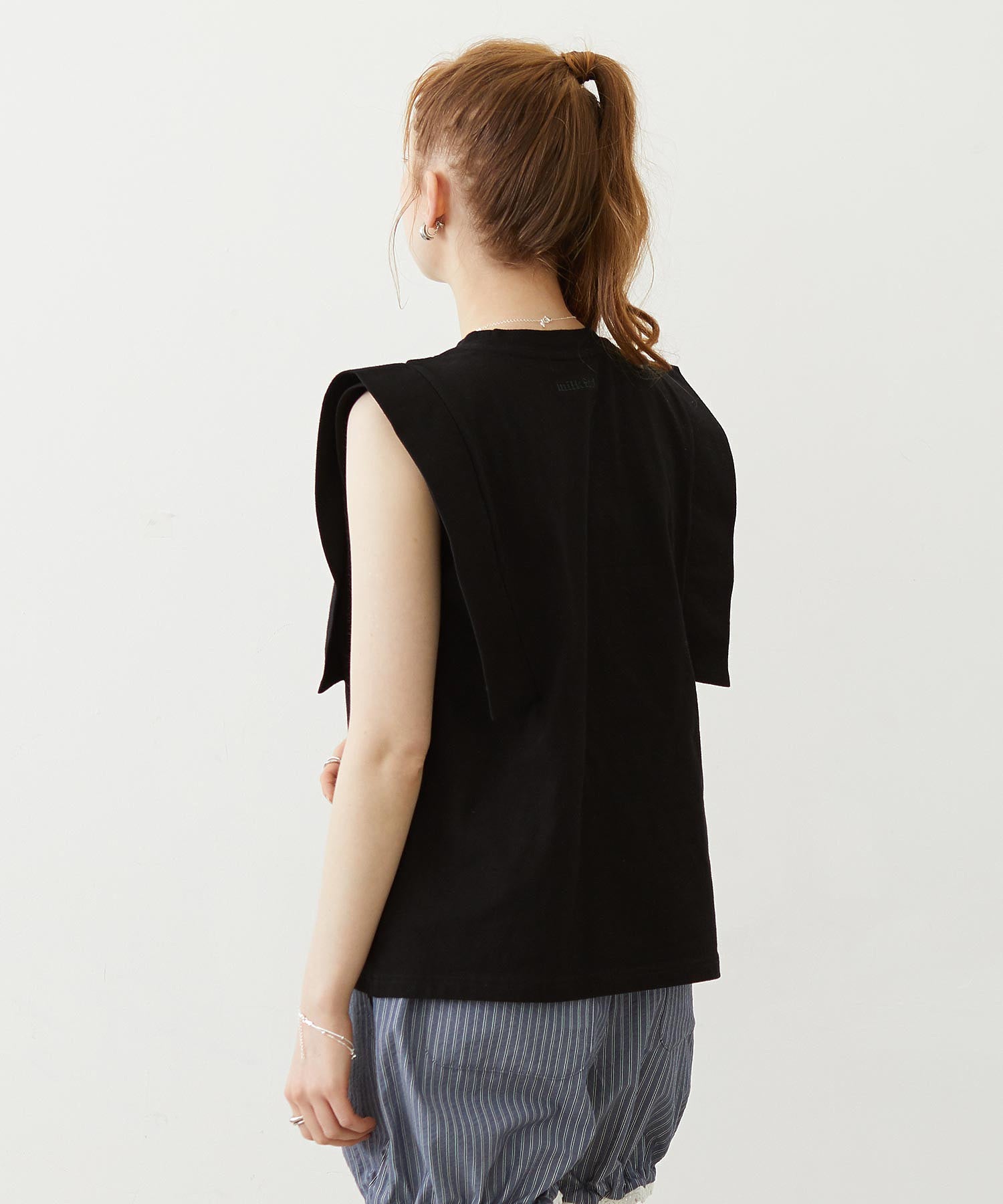 BOXY SLEEVELESS TOP