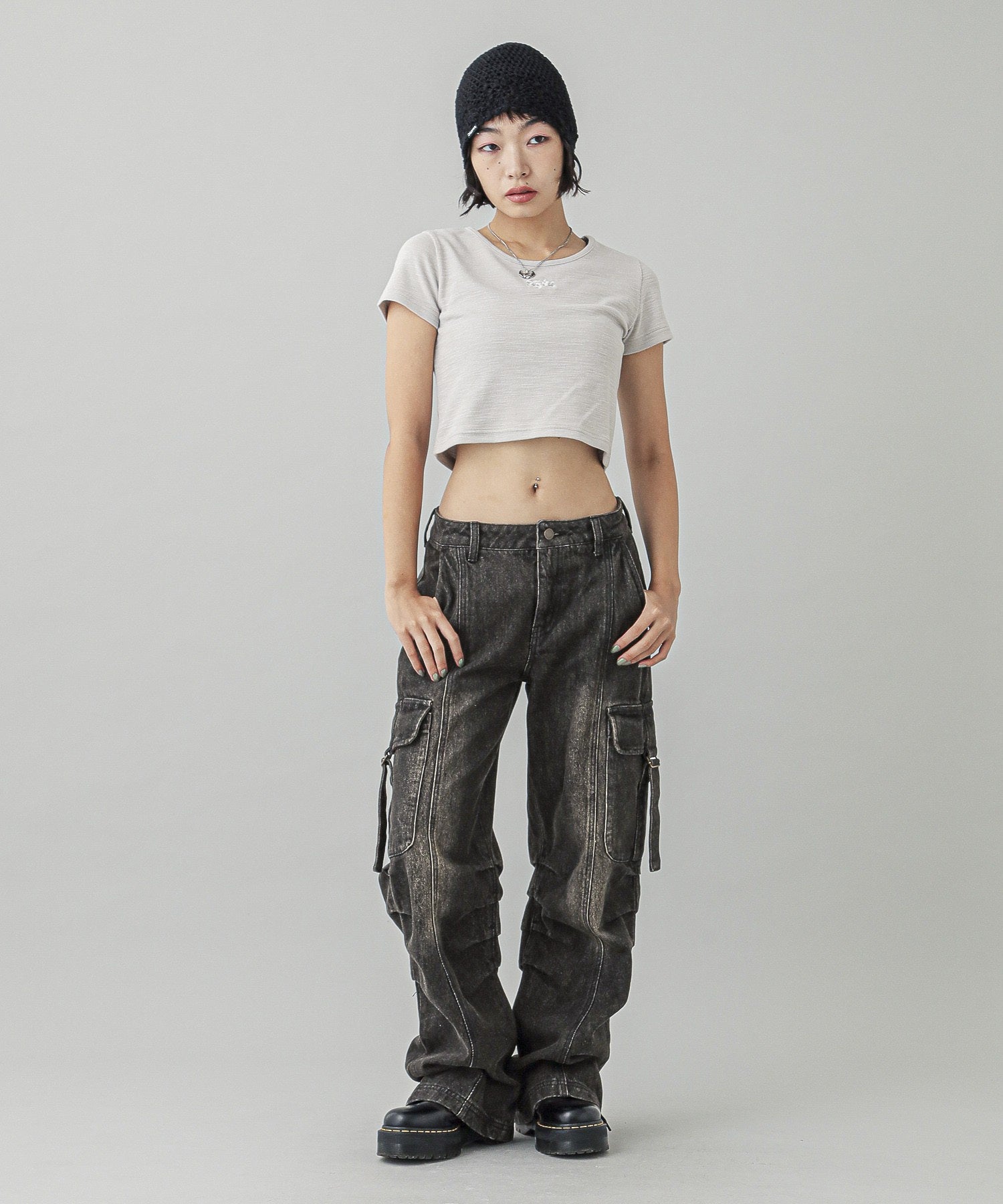 LOW RISE CARGO POCKET DENIM PANTS