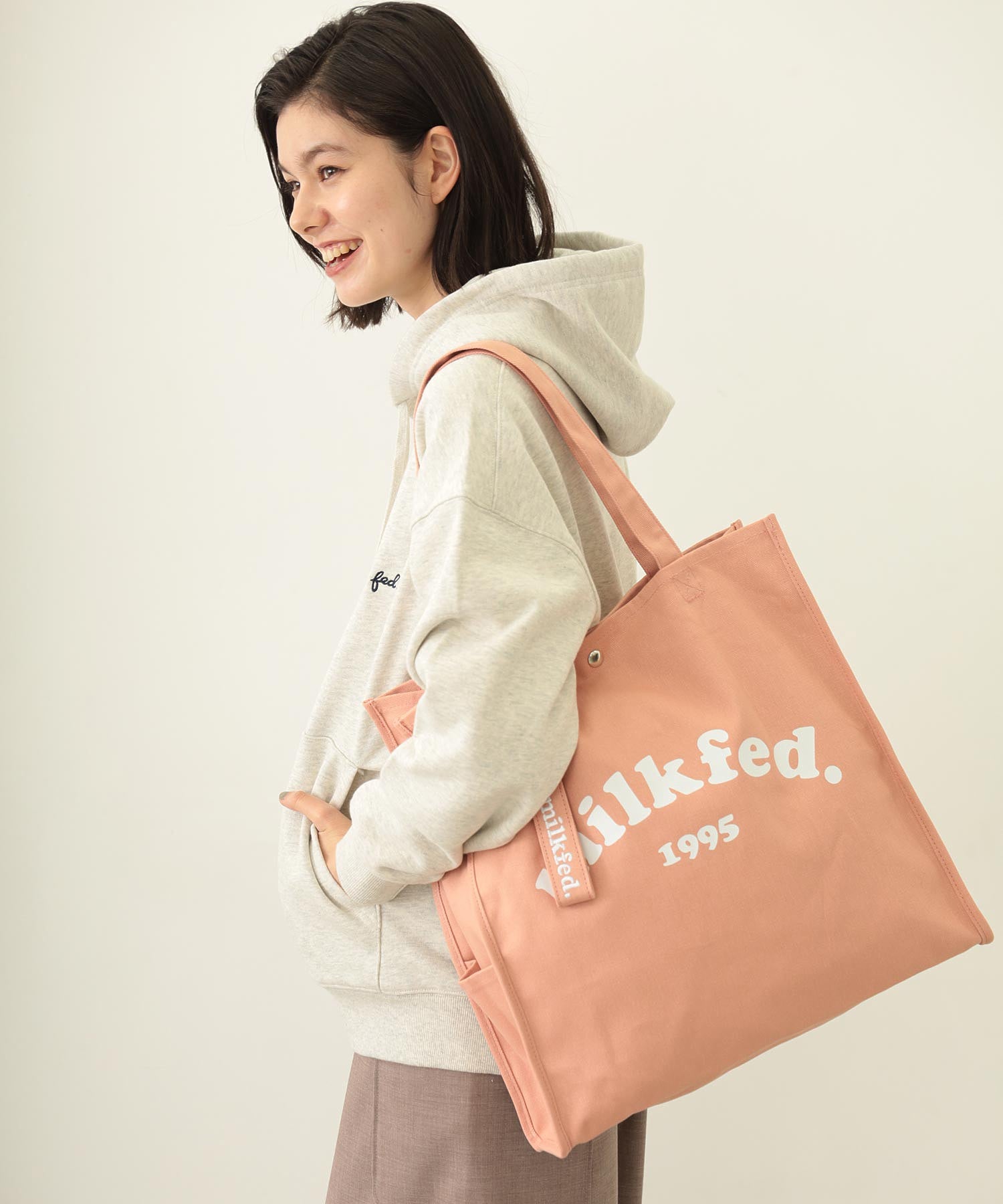 PIPING SQUARE TOTE COOPER LOGO MILKFED.