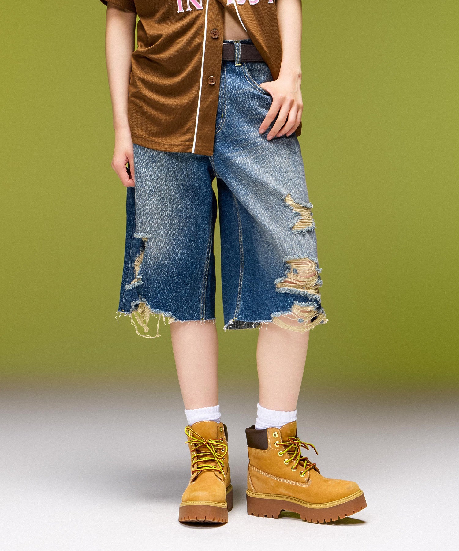 EMBLEM POCKET DISTRESSED DENIM SHORTS
