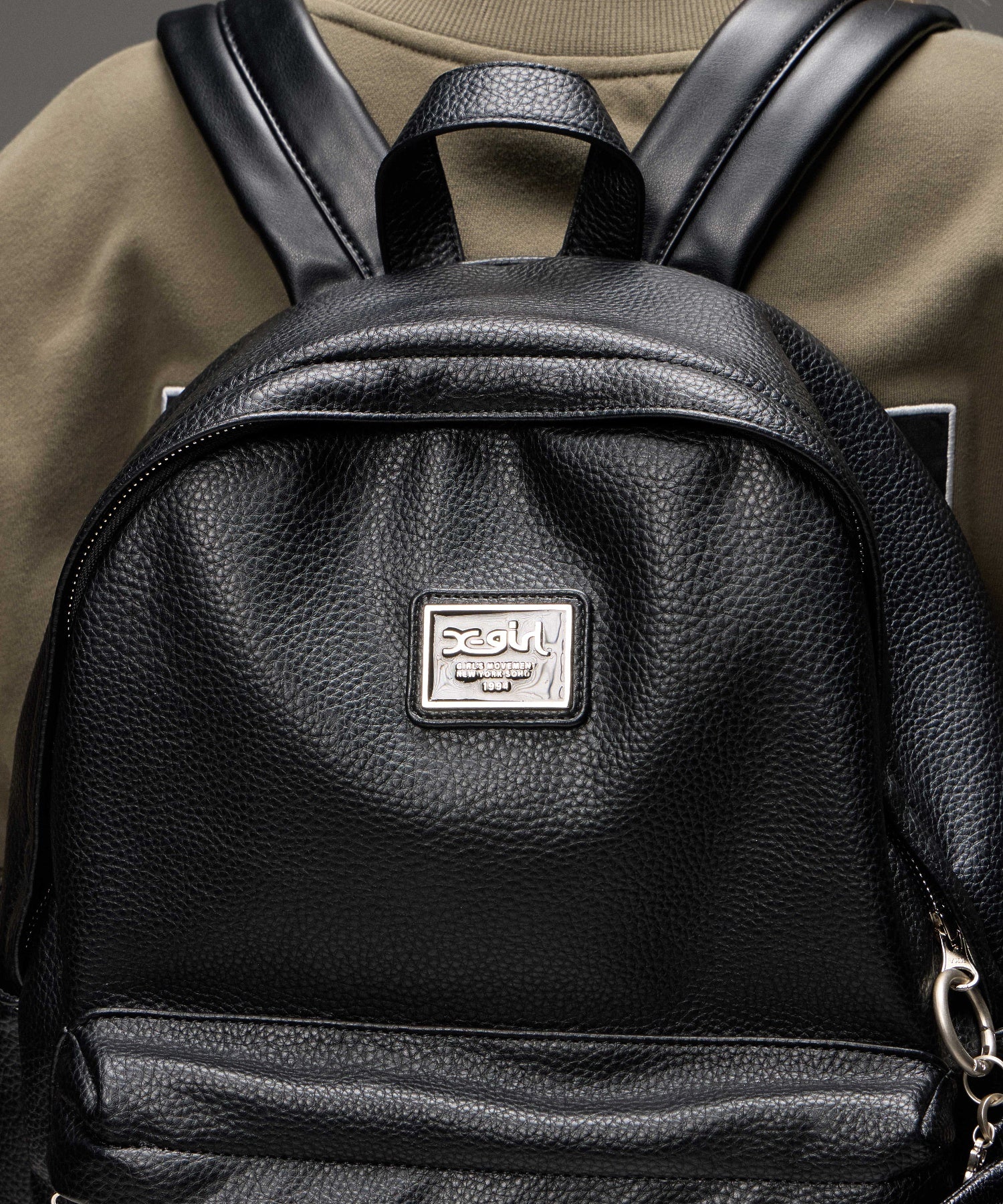 METAL LABEL FAUX LEATHER DAYPACK