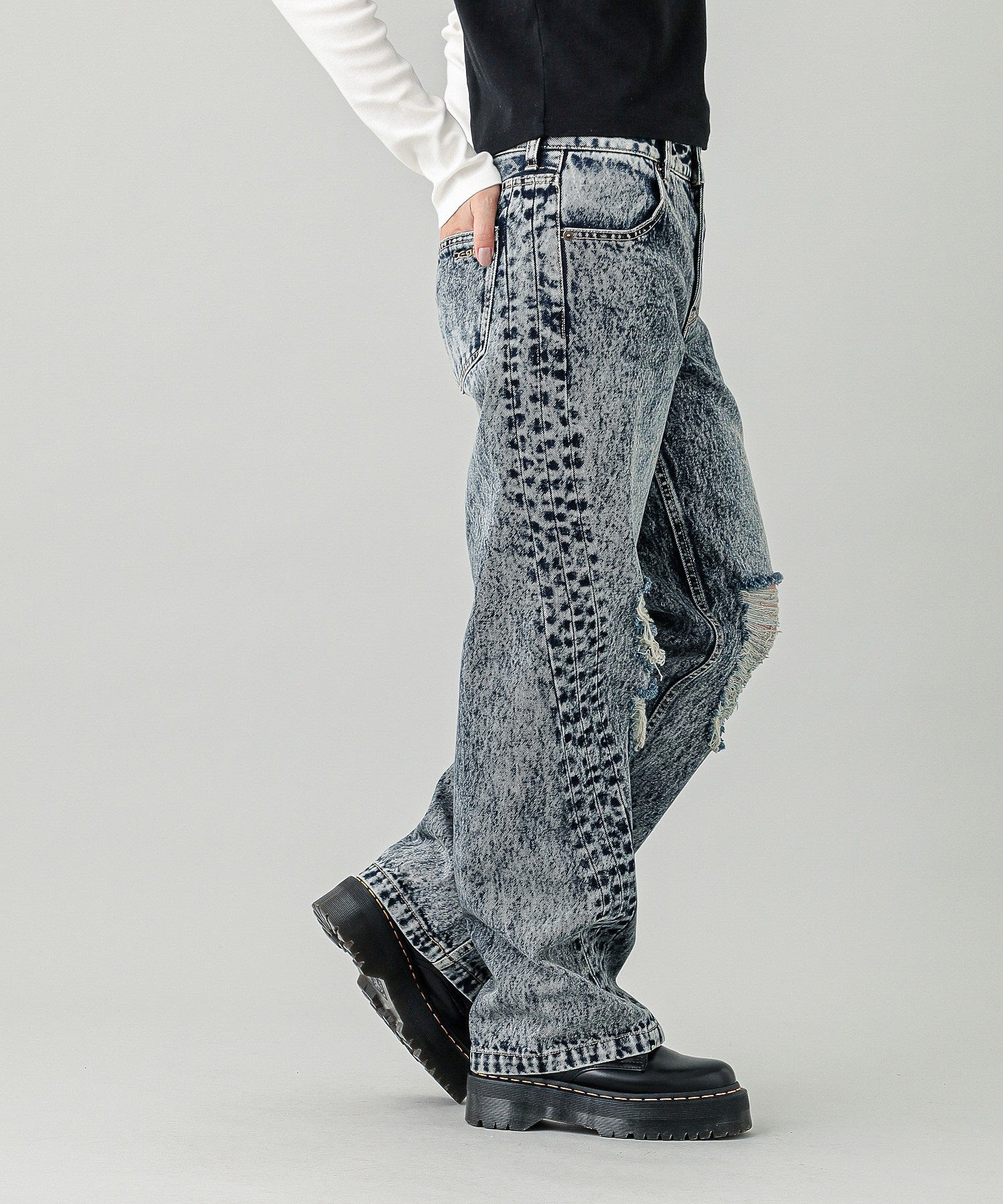 DISTRESSED LOOSE FIT DENIM PANTS