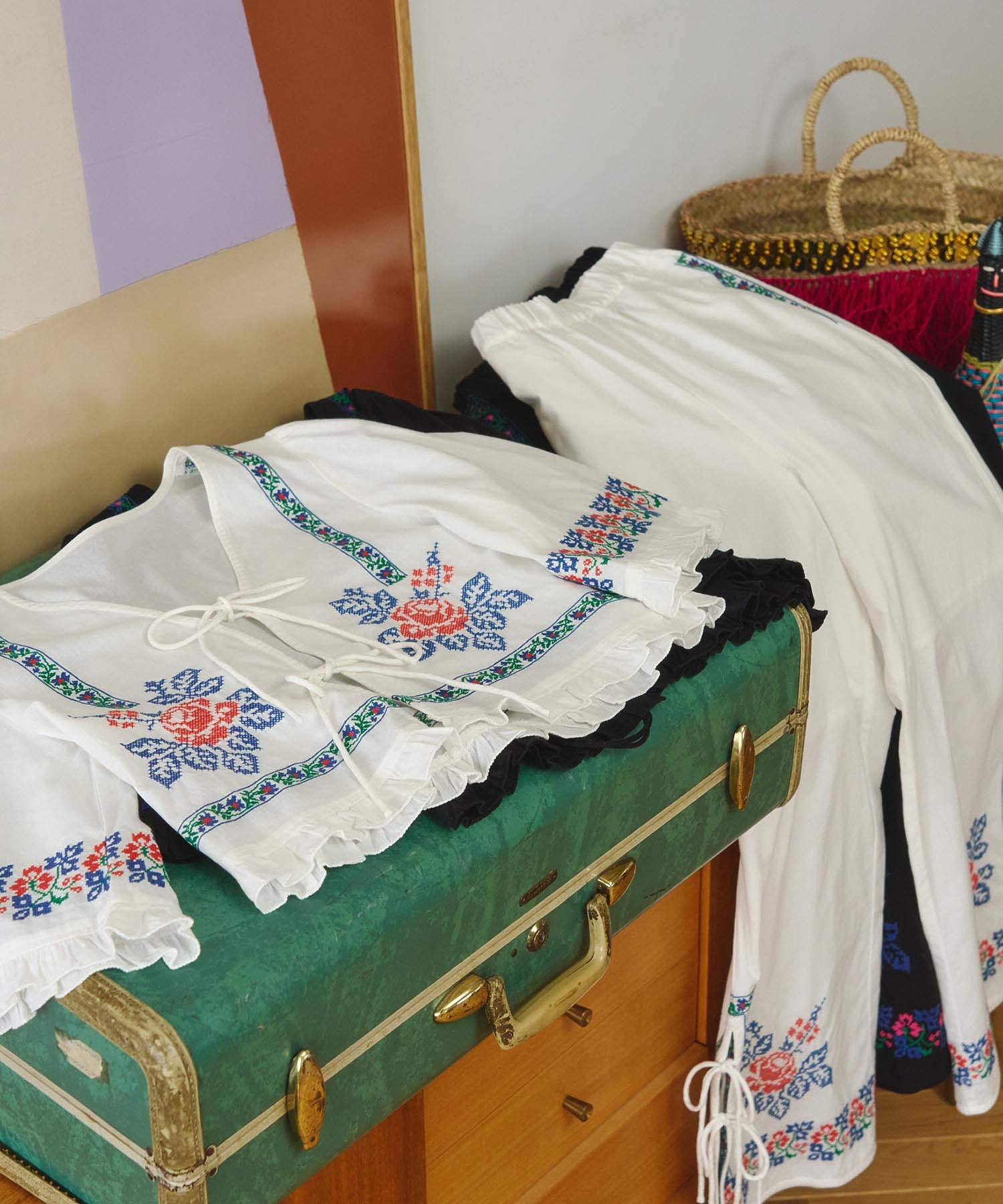 EMBROIDERY RIBBON BLOUSE