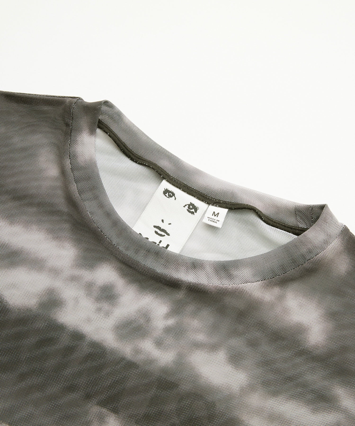 TYPOGRAPHY AND MARBLE MESH TOP