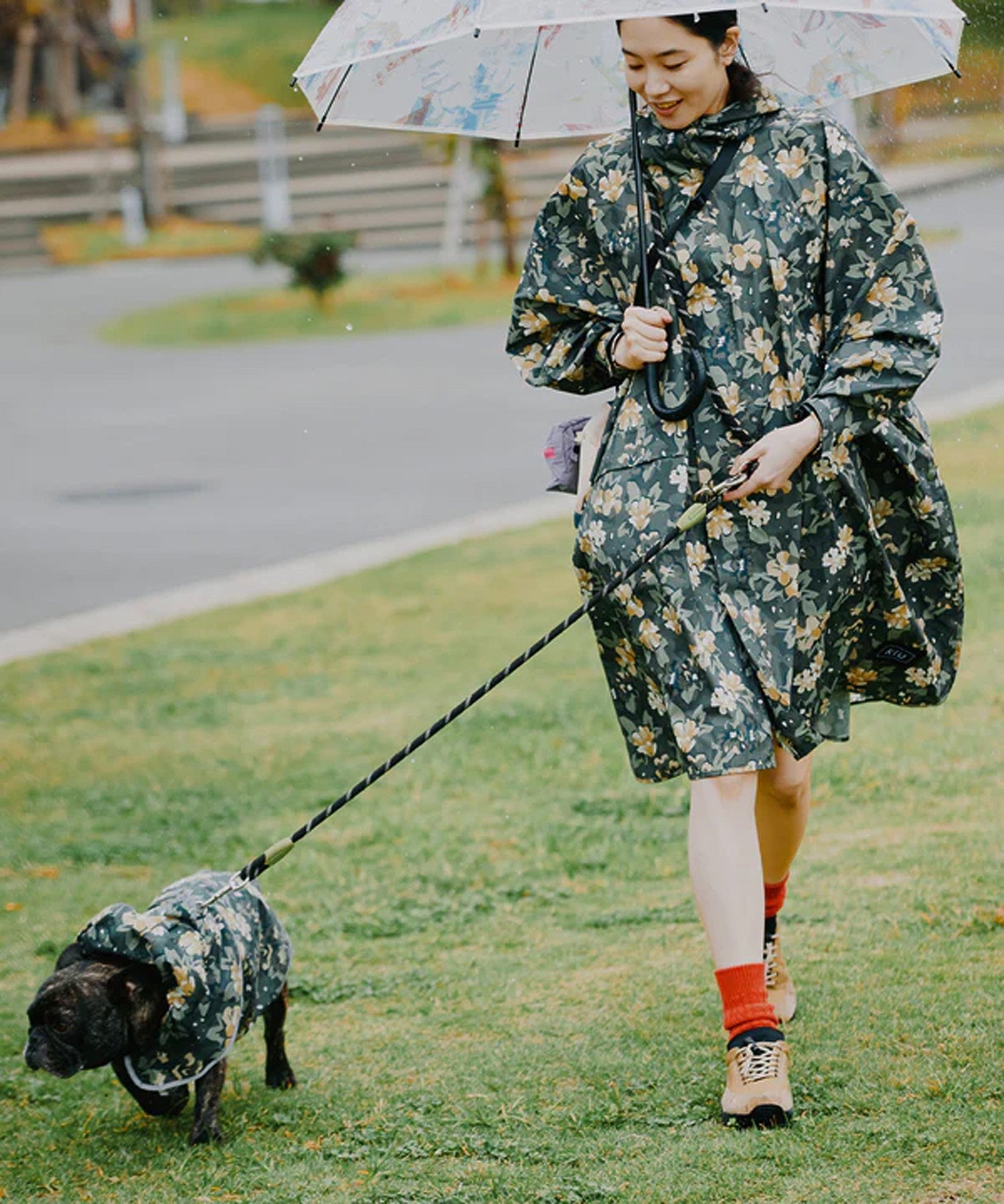 【KiU】DOG RAIN PONCHO