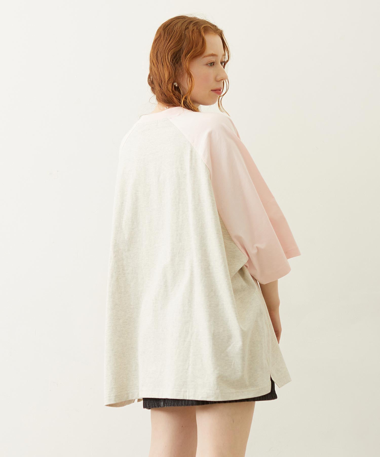 COLLEGE LOGO BIG S/S TOP