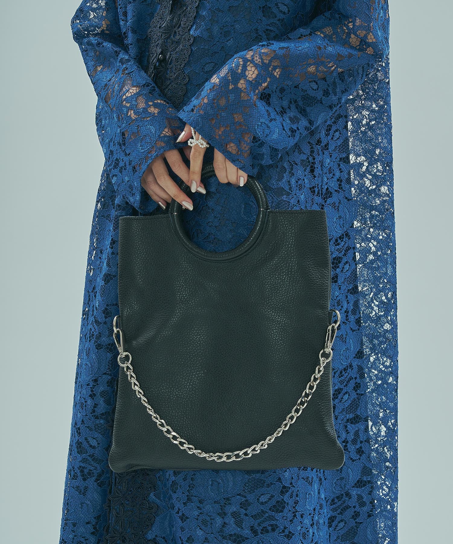 LAURA DI MAGGIO/サークルハンドルショルダーバッグ