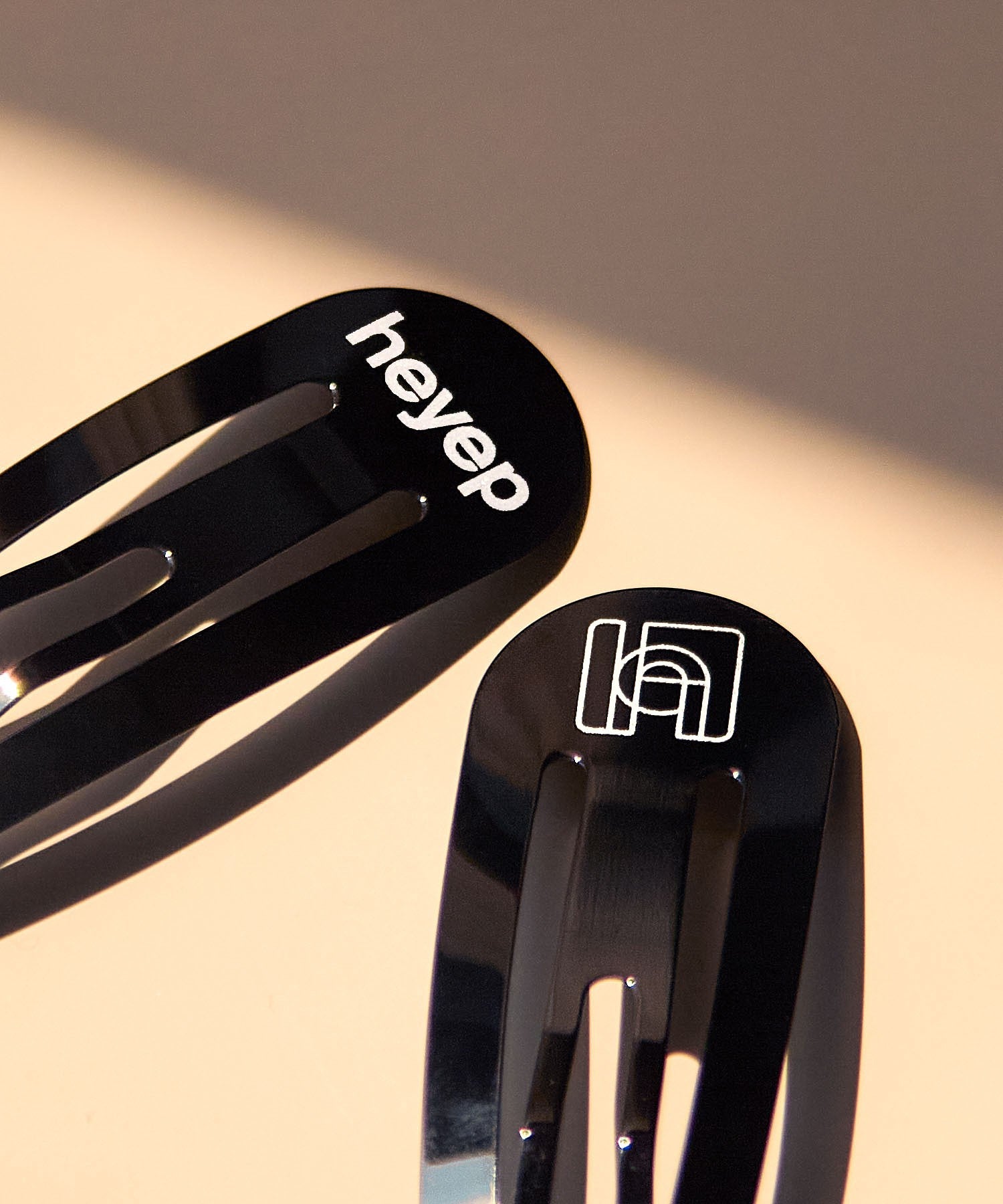 heyep/Logo Emblem Hair Clips - 2-Piece Set