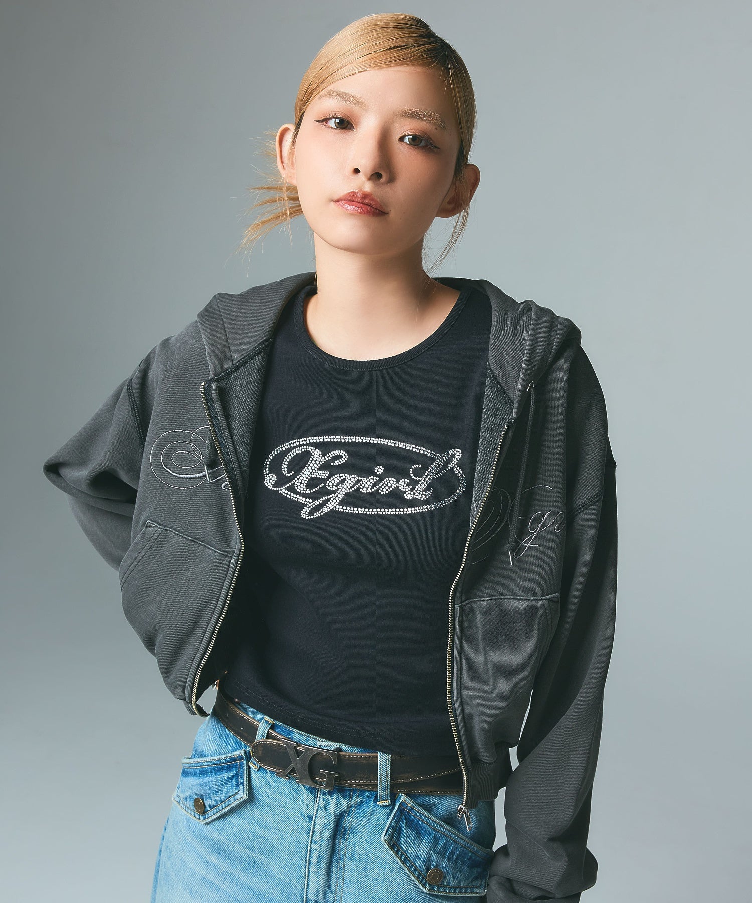 XG EMBLEM CLASP FAUX LEATHER BELT