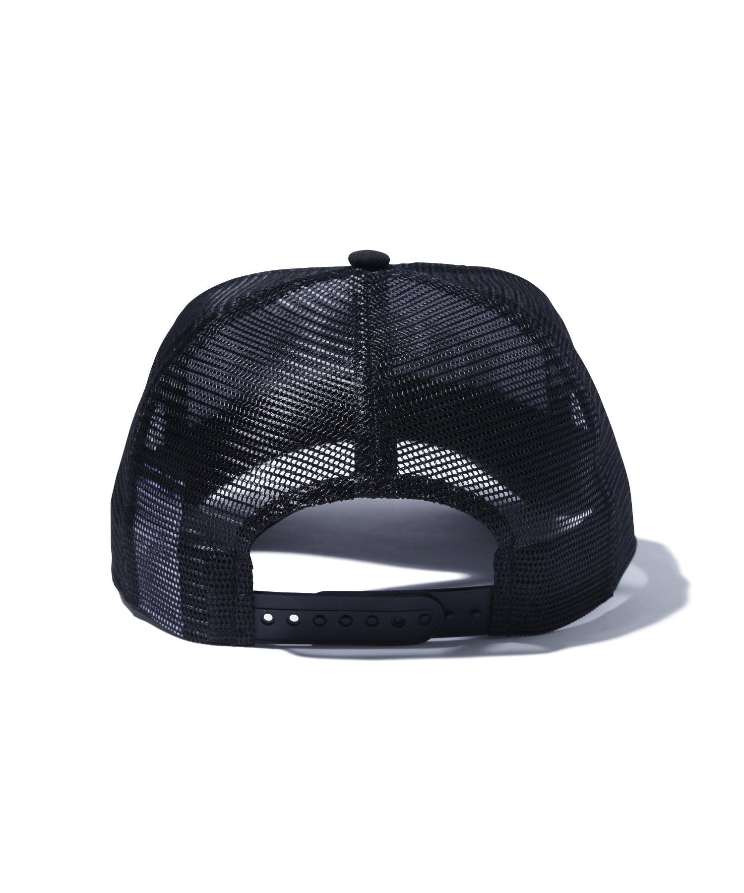 XLARGE×NEW ERA OLD ENGLISH LOGO MESH SNAPBACK CAP