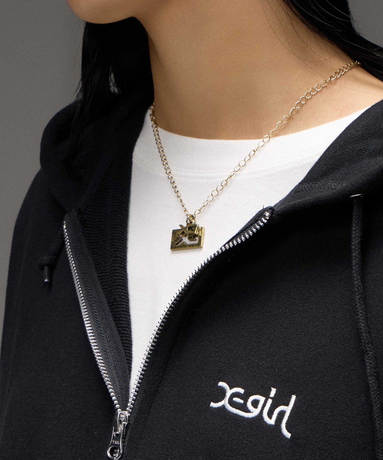 INSET LOGO PLATE NECKLACE