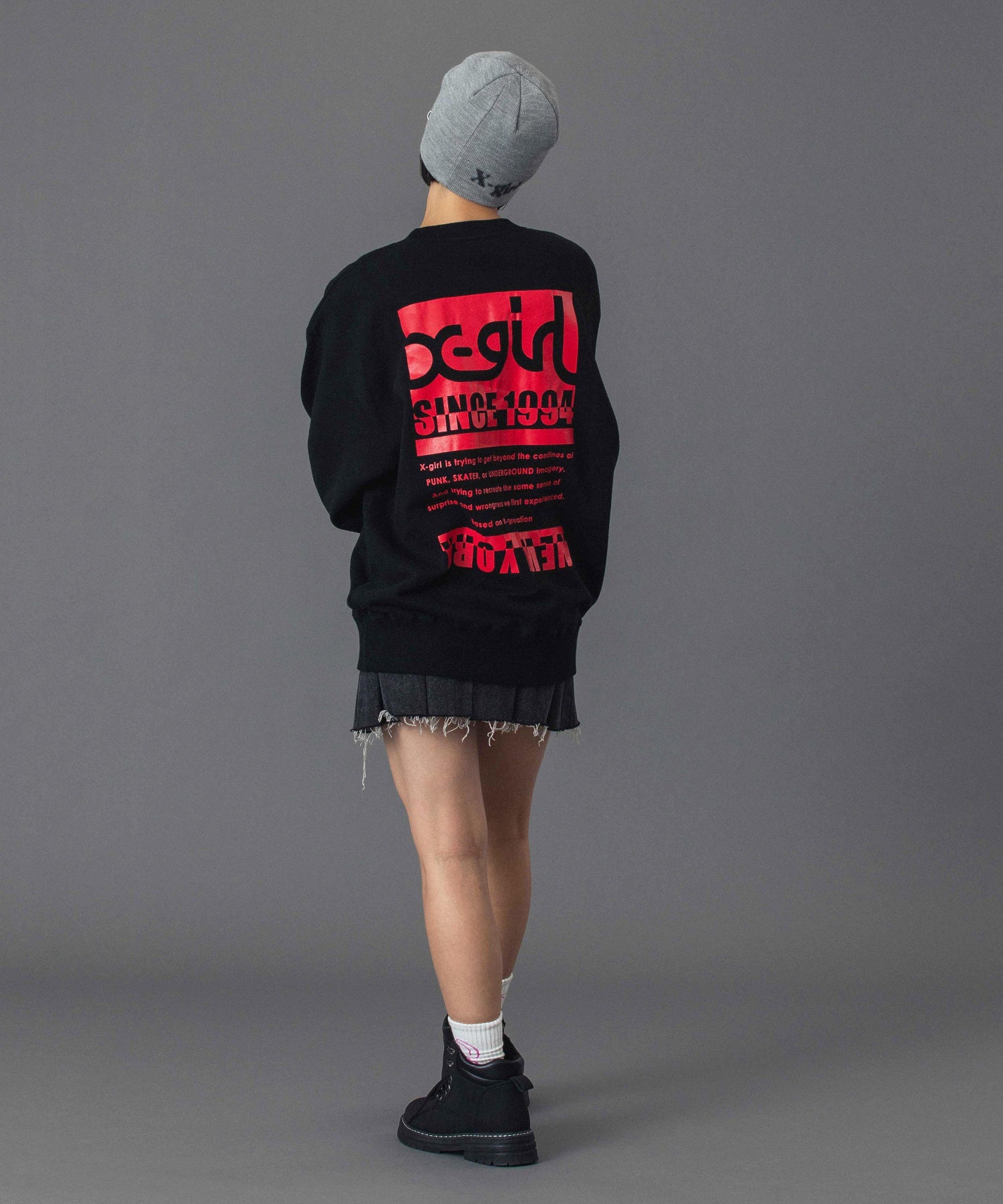 BI COLOR BOX LOGO CREWNECK SWEAT TOP