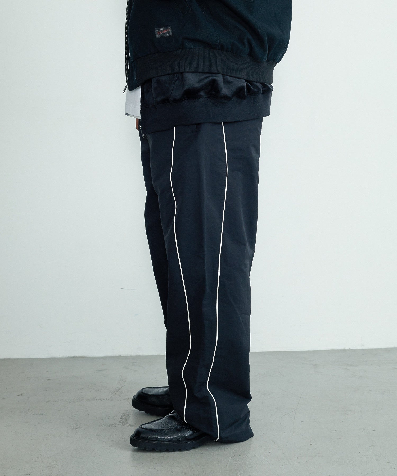 CURVED NYLON PANTS