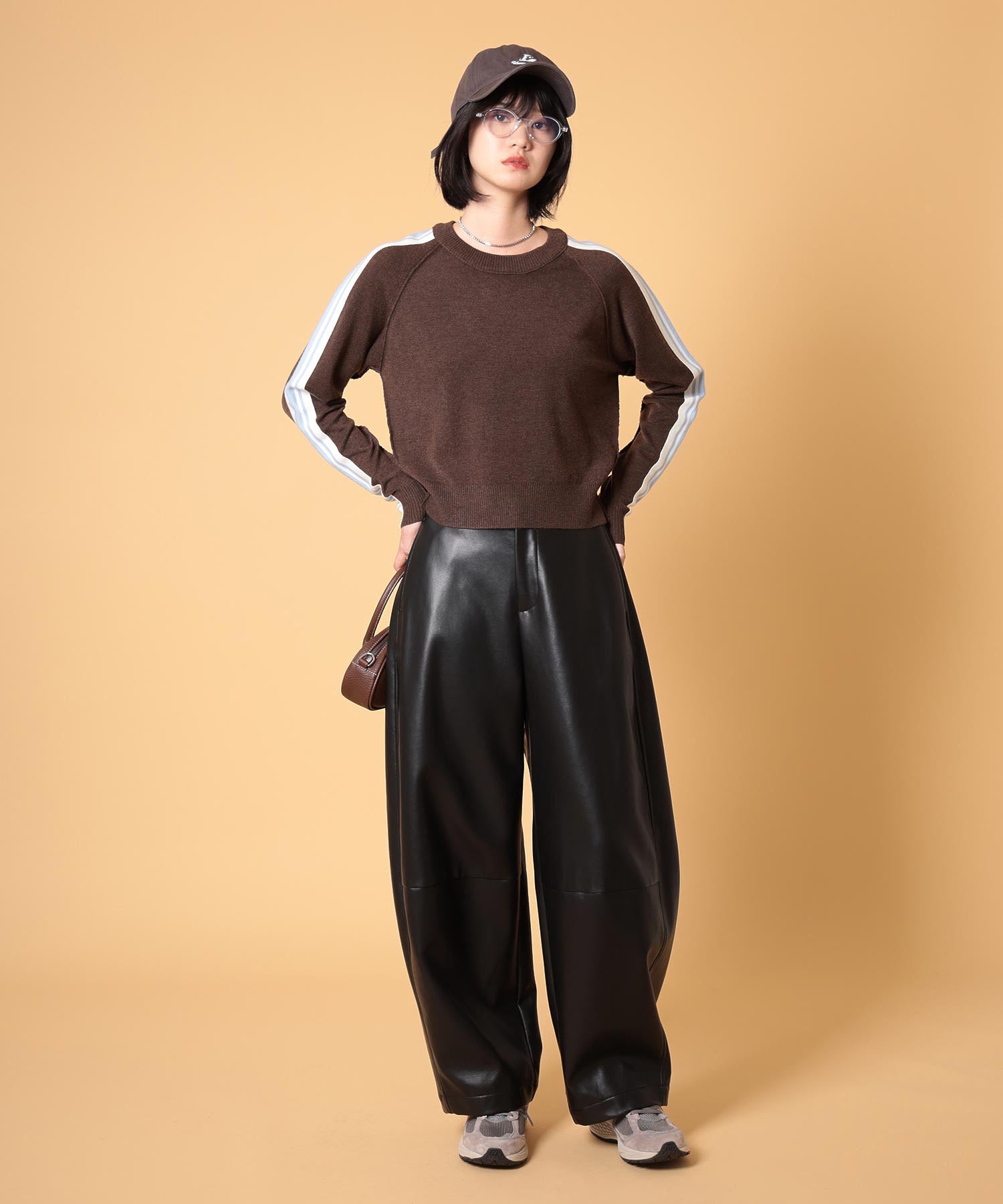 レザーカーブパンツ