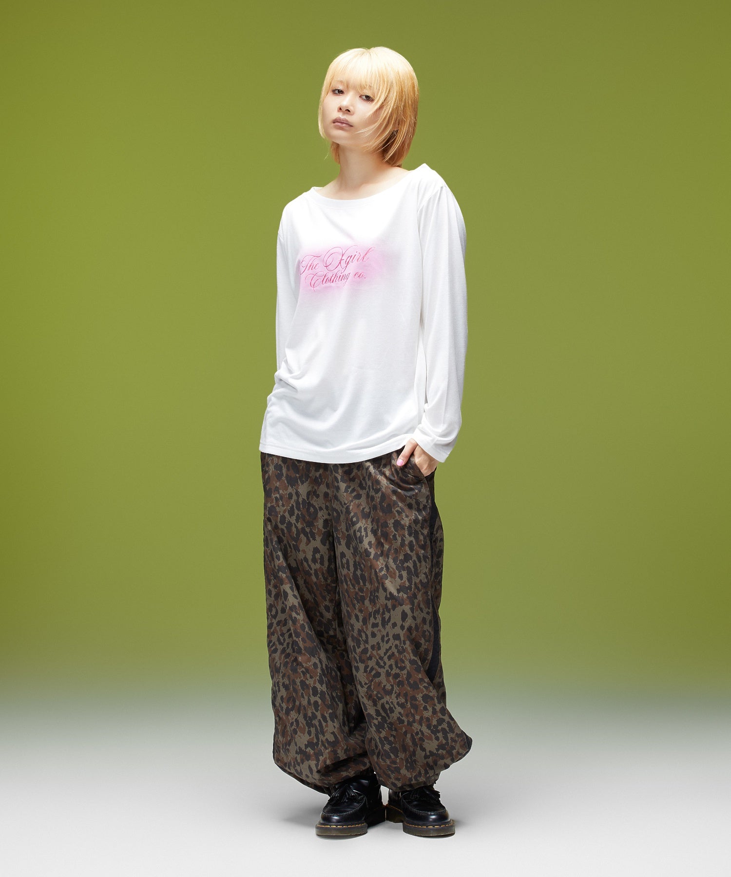 FACE LABEL LOOSE FIT TRAINING PANTS